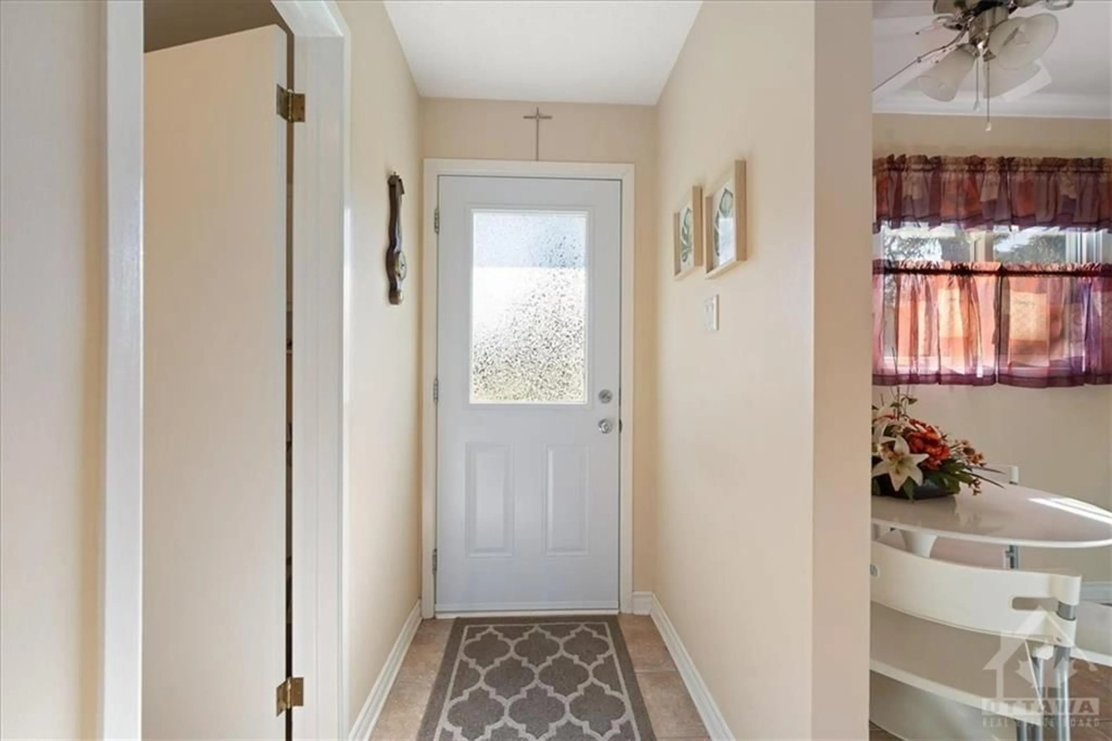 Indoor entryway, carpet floors for 232 MILLROAD Way, Ottawa Ontario K1E 2C9