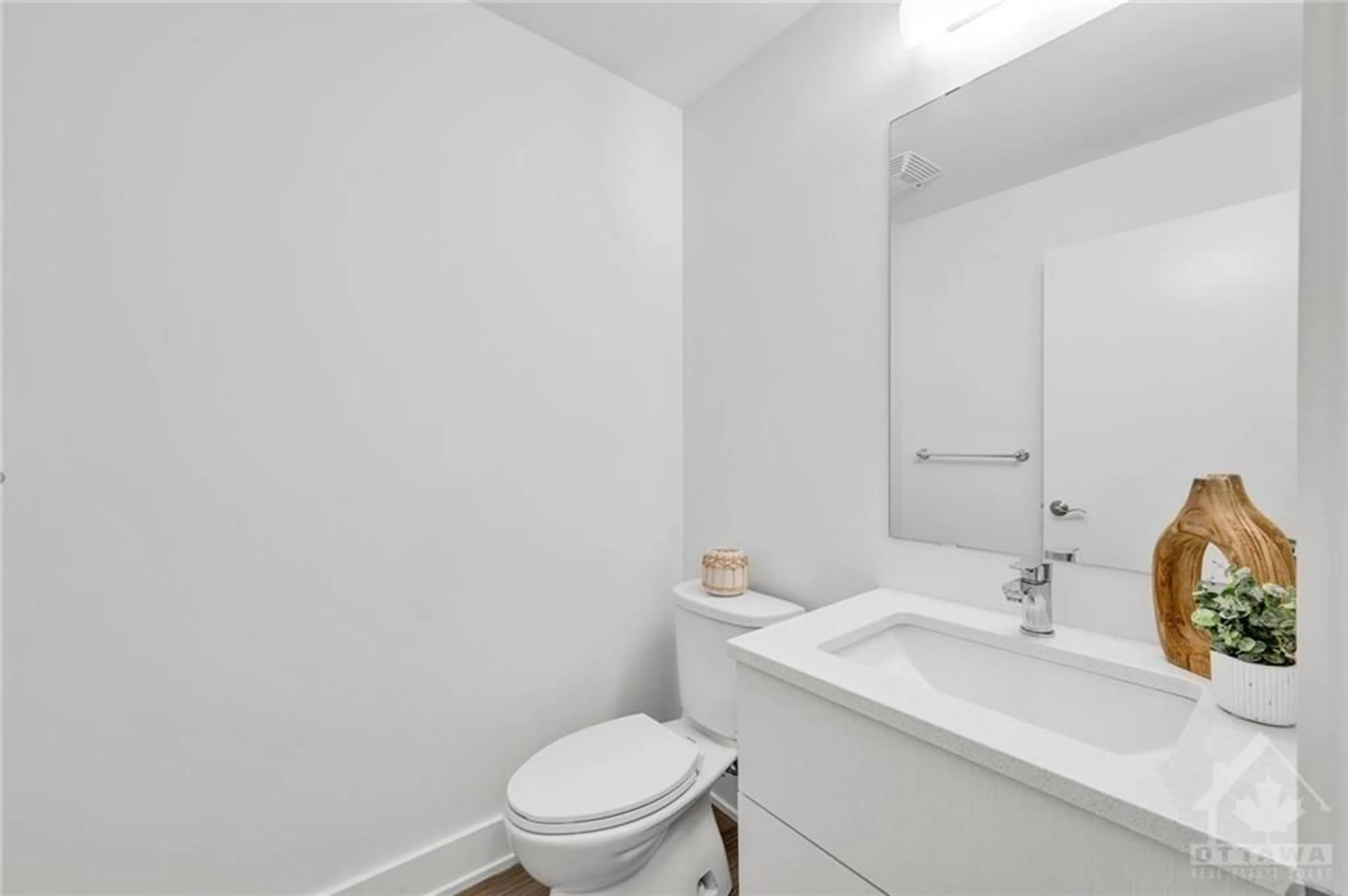 Standard bathroom, not visible floor for 88 RICHMOND Rd #207, Ottawa Ontario K1Z 0B1