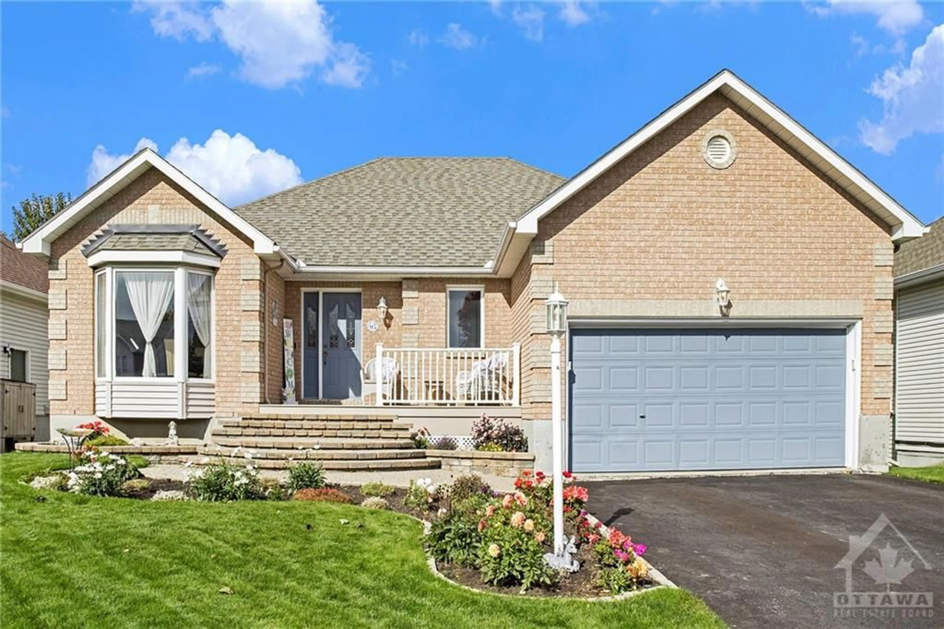 Frontside or backside of a home, cottage for 93 FOREST CREEK Dr, Stittsville Ontario K2S 1M3