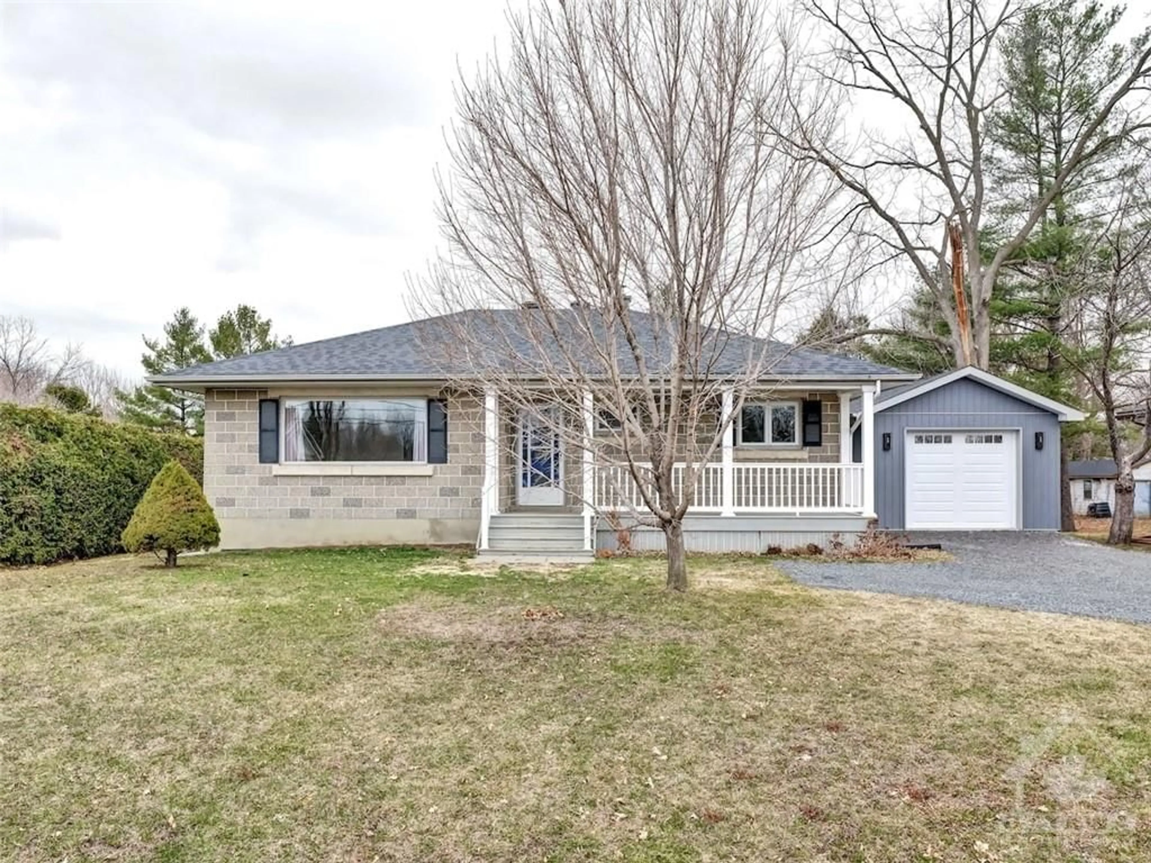 Frontside or backside of a home, cottage for 5961 PERTH St, Ottawa Ontario K2A 2Z0