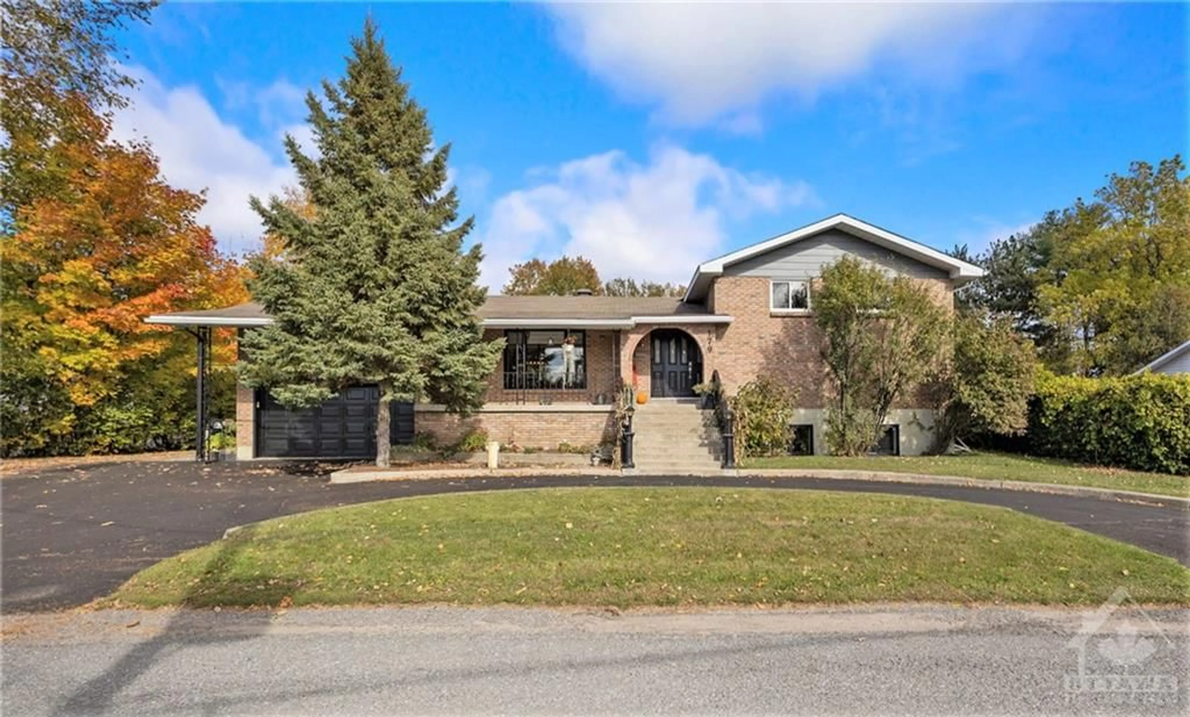 Frontside or backside of a home, the street view for 179 MOORE St, Arnprior Ontario K7S 1G3