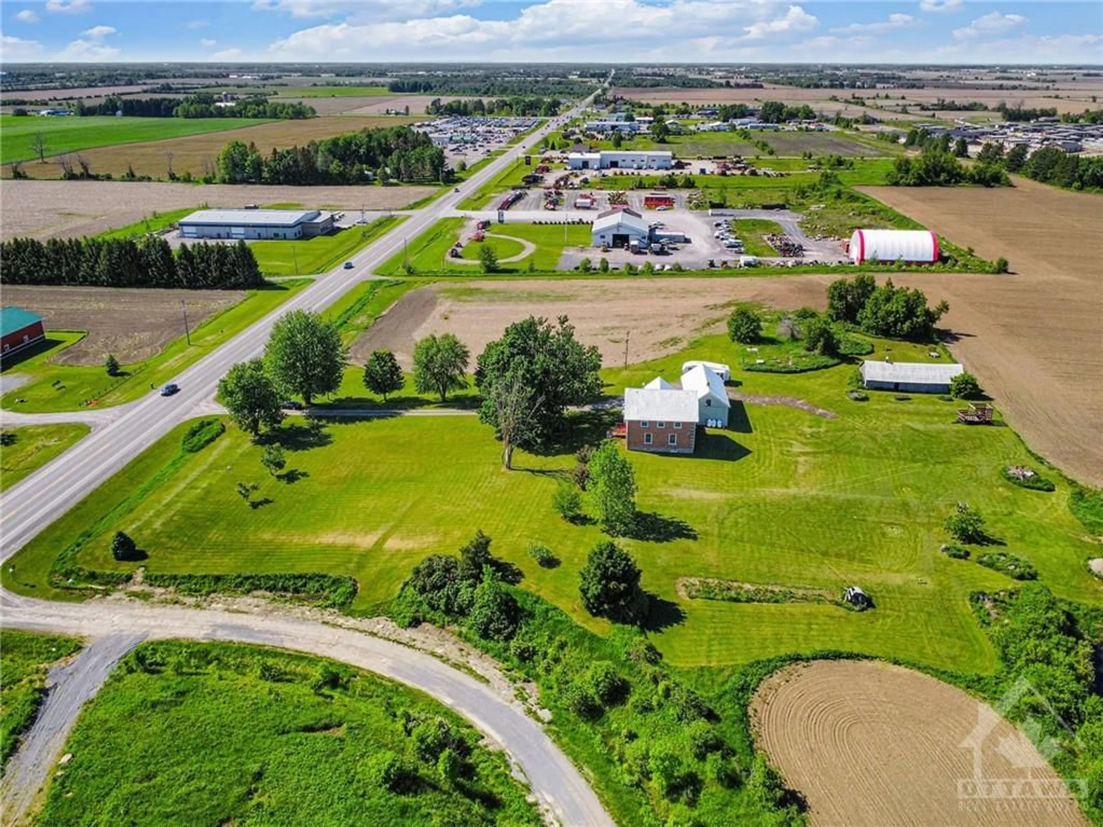 A pic from exterior of the house or condo, the fenced backyard for 2327 31 Hwy, Winchester Ontario K0C 2K0