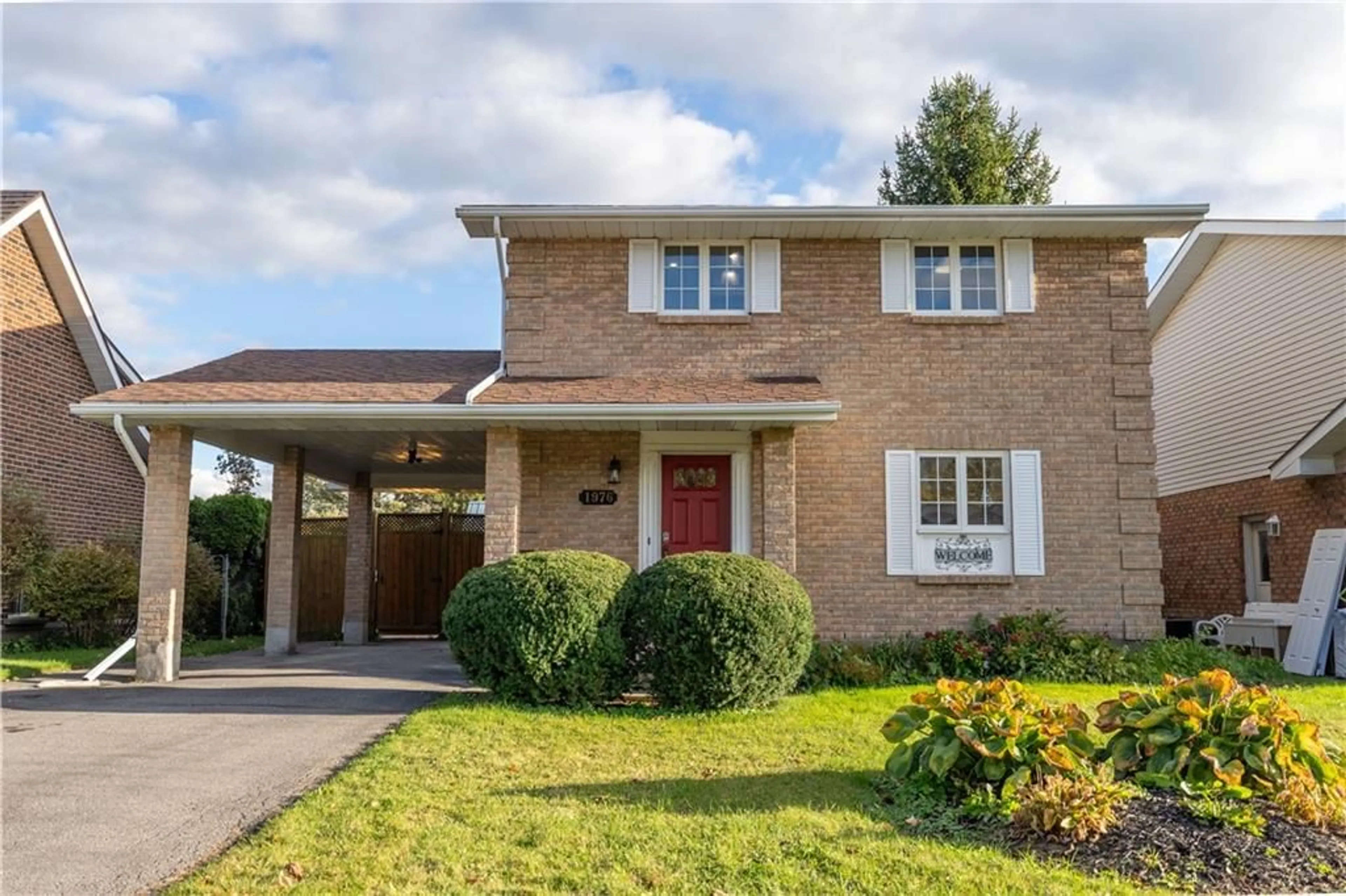 Home with brick exterior material for 1976 CONCORDE Ave, Cornwall Ontario K6H 6R4