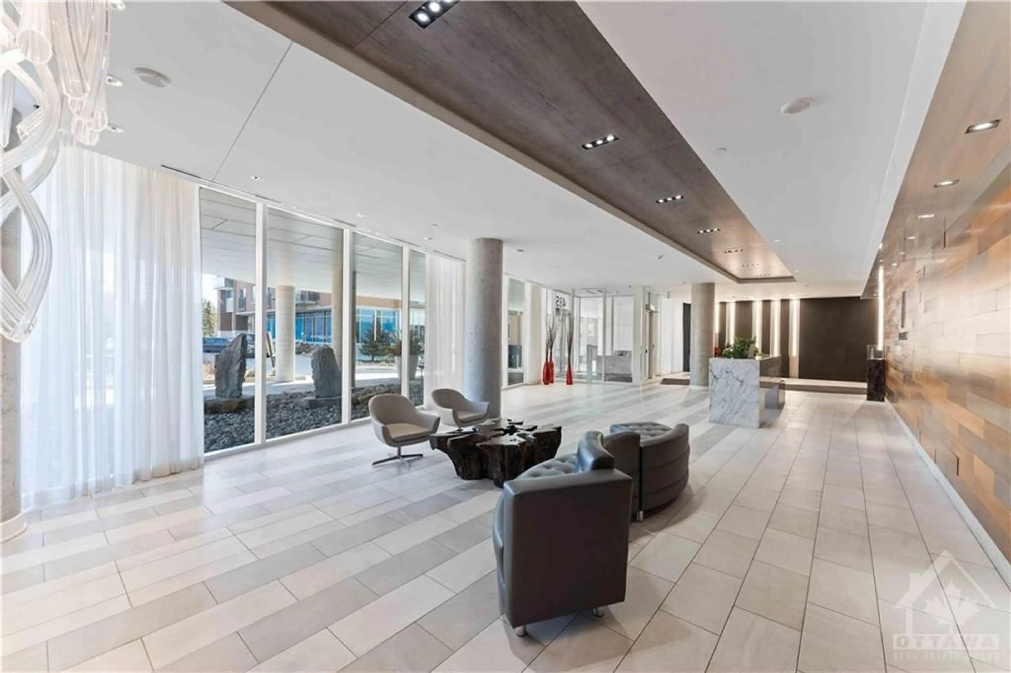 Indoor lobby, ceramic floors for 485 RICHMOND Rd #2106, Ottawa Ontario K2A 3W9