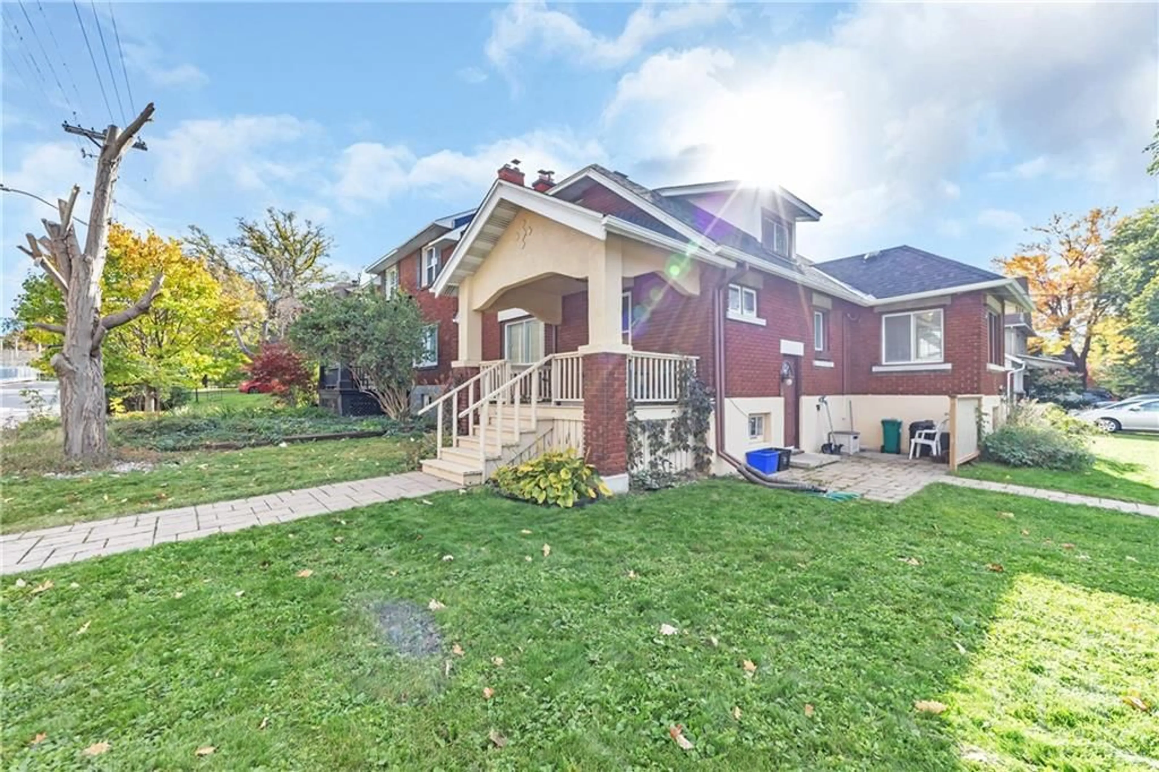 Frontside or backside of a home, the fenced backyard for 98 HARMER Ave, Ottawa Ontario K1Y 0V1