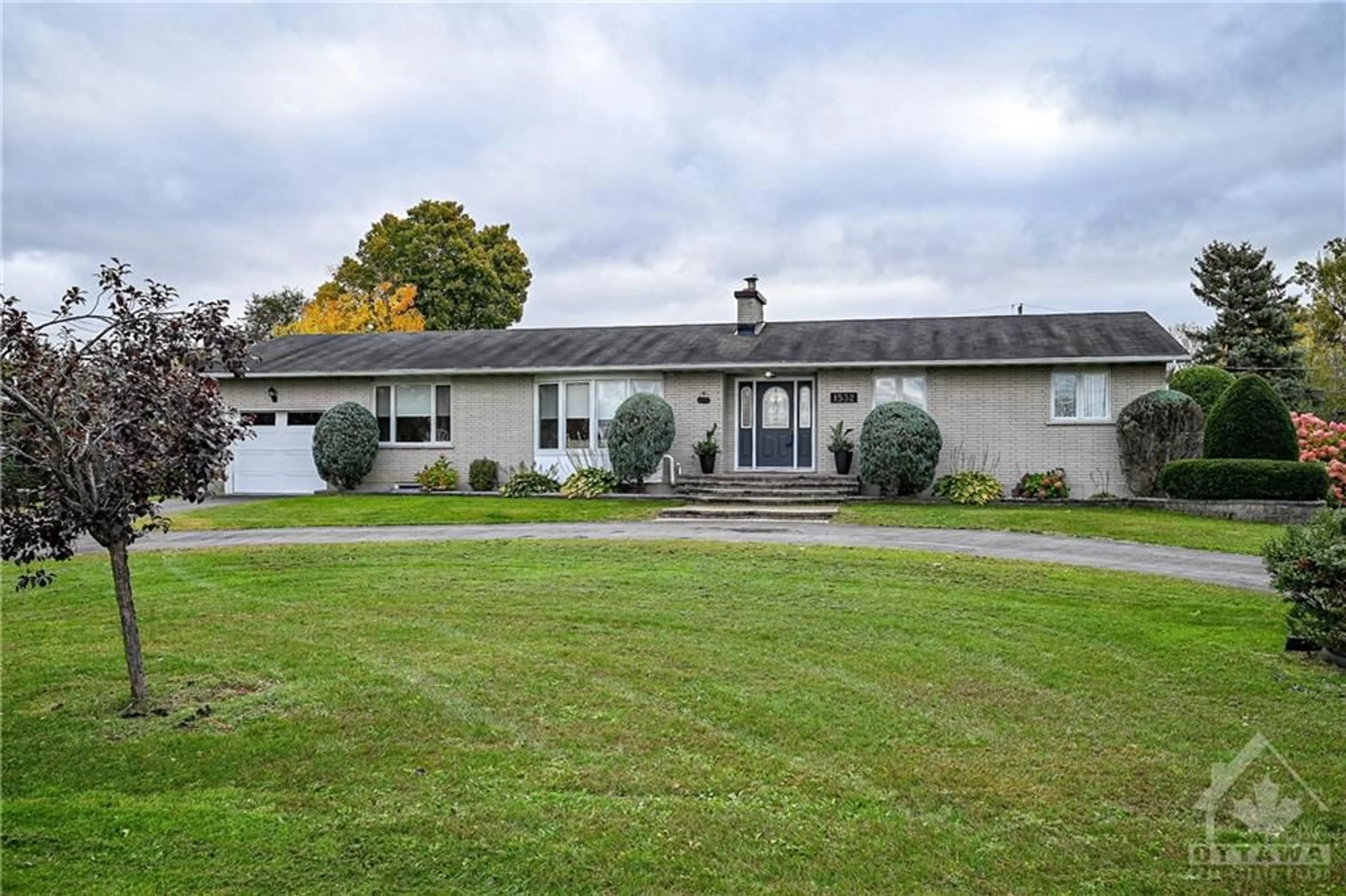 Frontside or backside of a home, cottage for 1532 BELLA VISTA Dr, Cumberland Ontario K4C 1A7