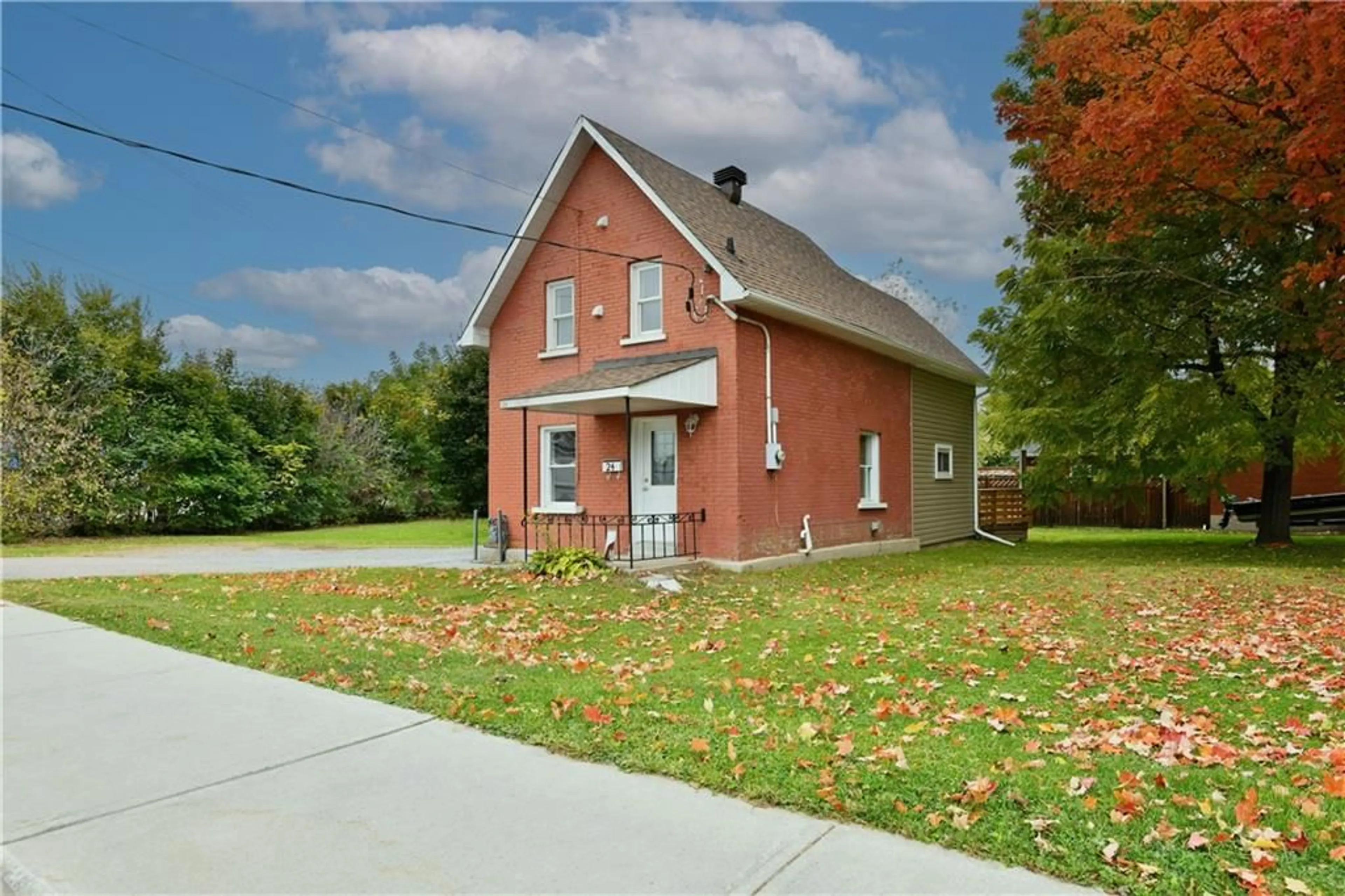 Frontside or backside of a home, cottage for 24 MUNROE Ave, Renfrew Ontario K7V 3J8