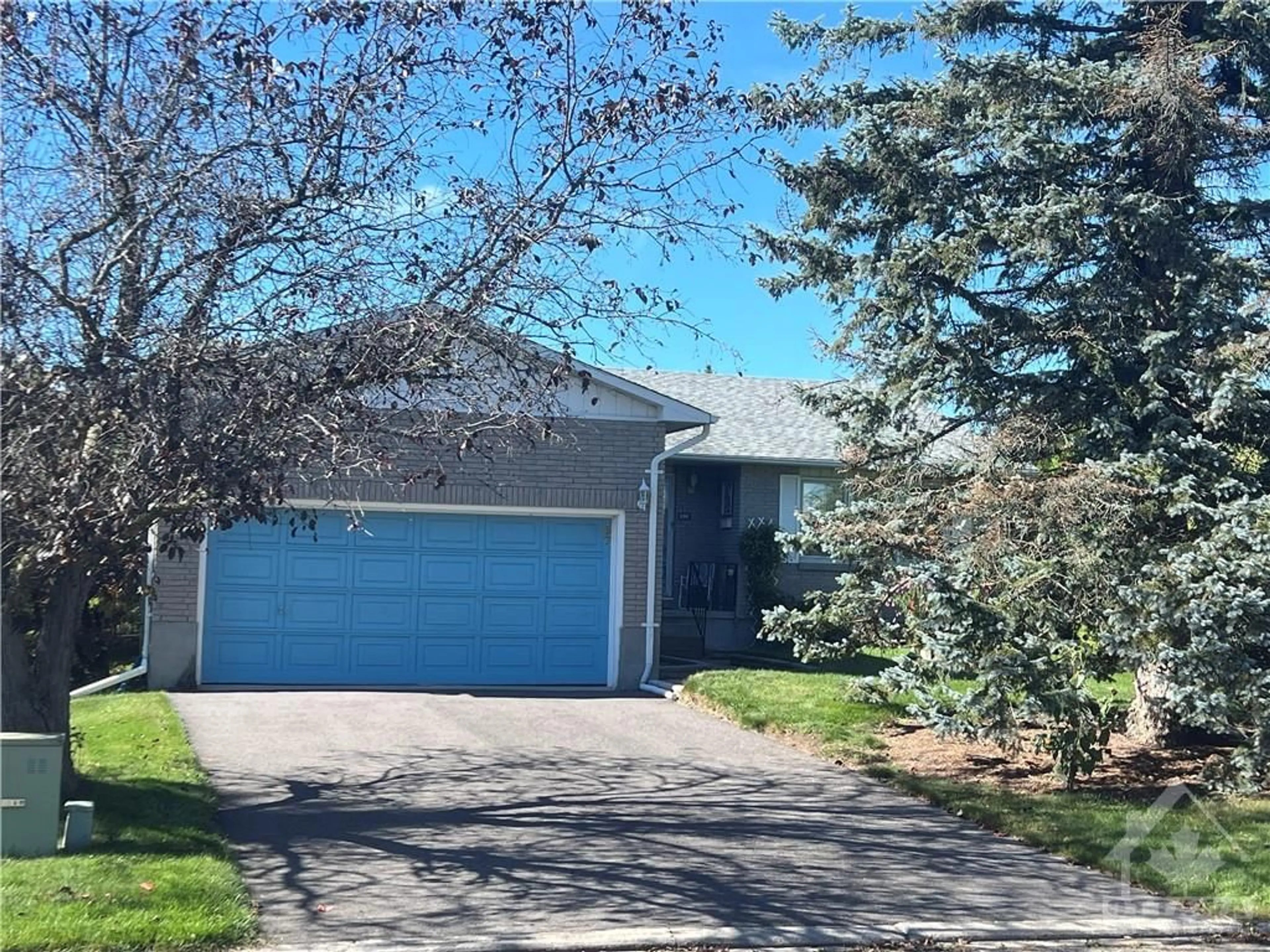 A pic from exterior of the house or condo, the street view for 87 COLONEL BY Cres, Smiths Falls Ontario K7A 5C1