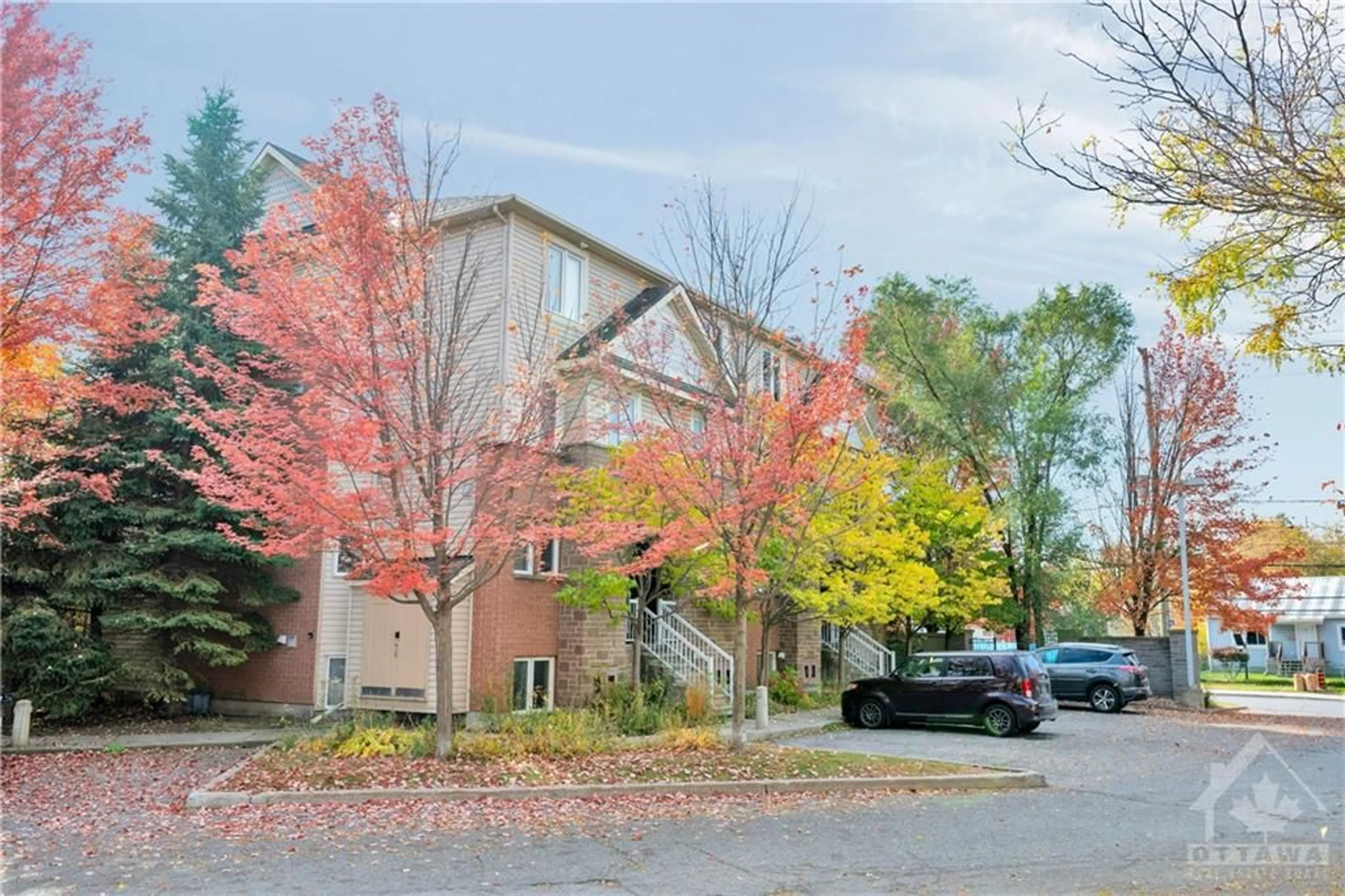 A pic from exterior of the house or condo, the street view for 14 STRATHAVEN Pvt, Ottawa Ontario K1J 1K7