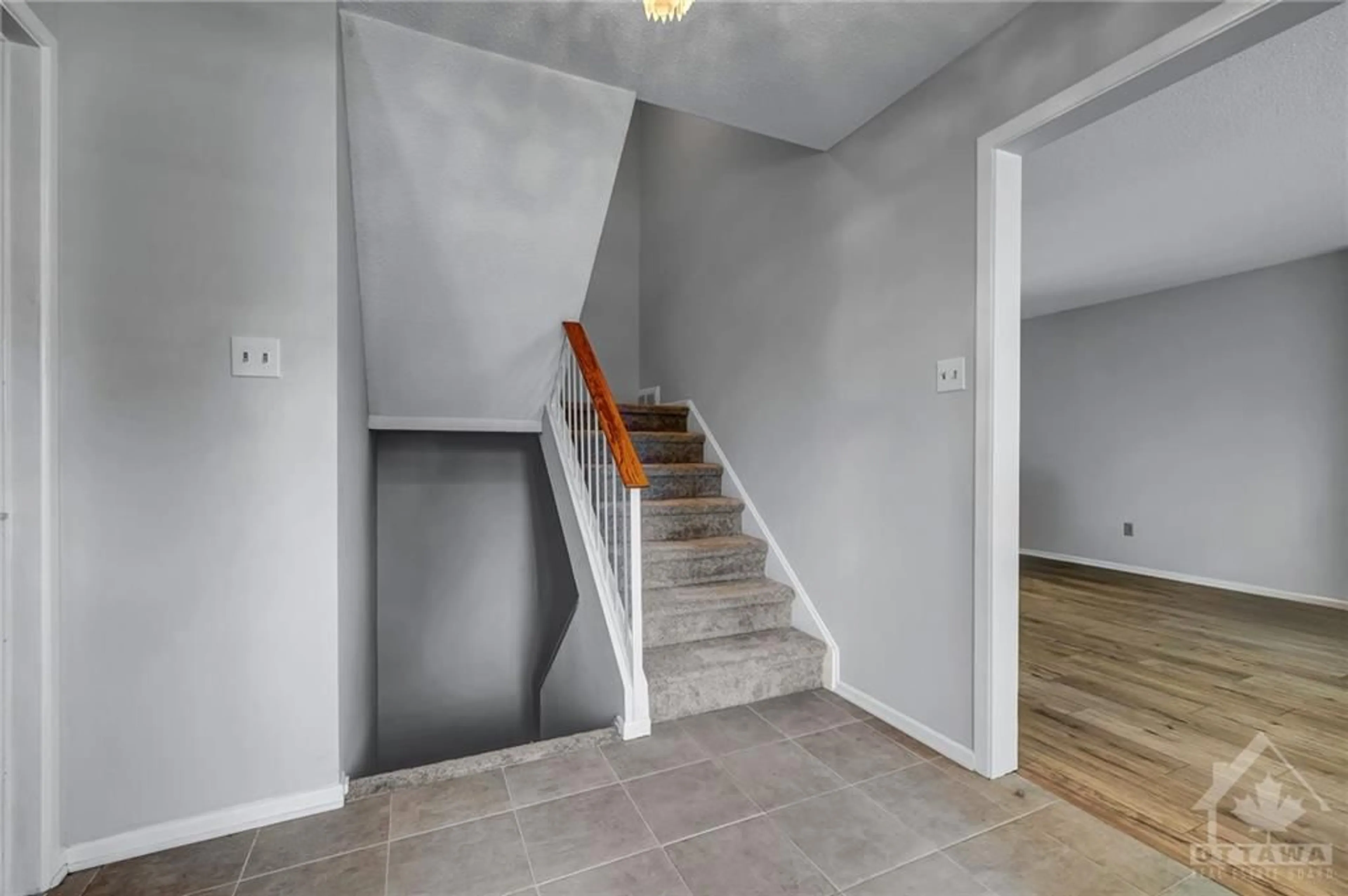 Stairs for 15 RUTHERFORD Cres, Ottawa Ontario K2K 1N1