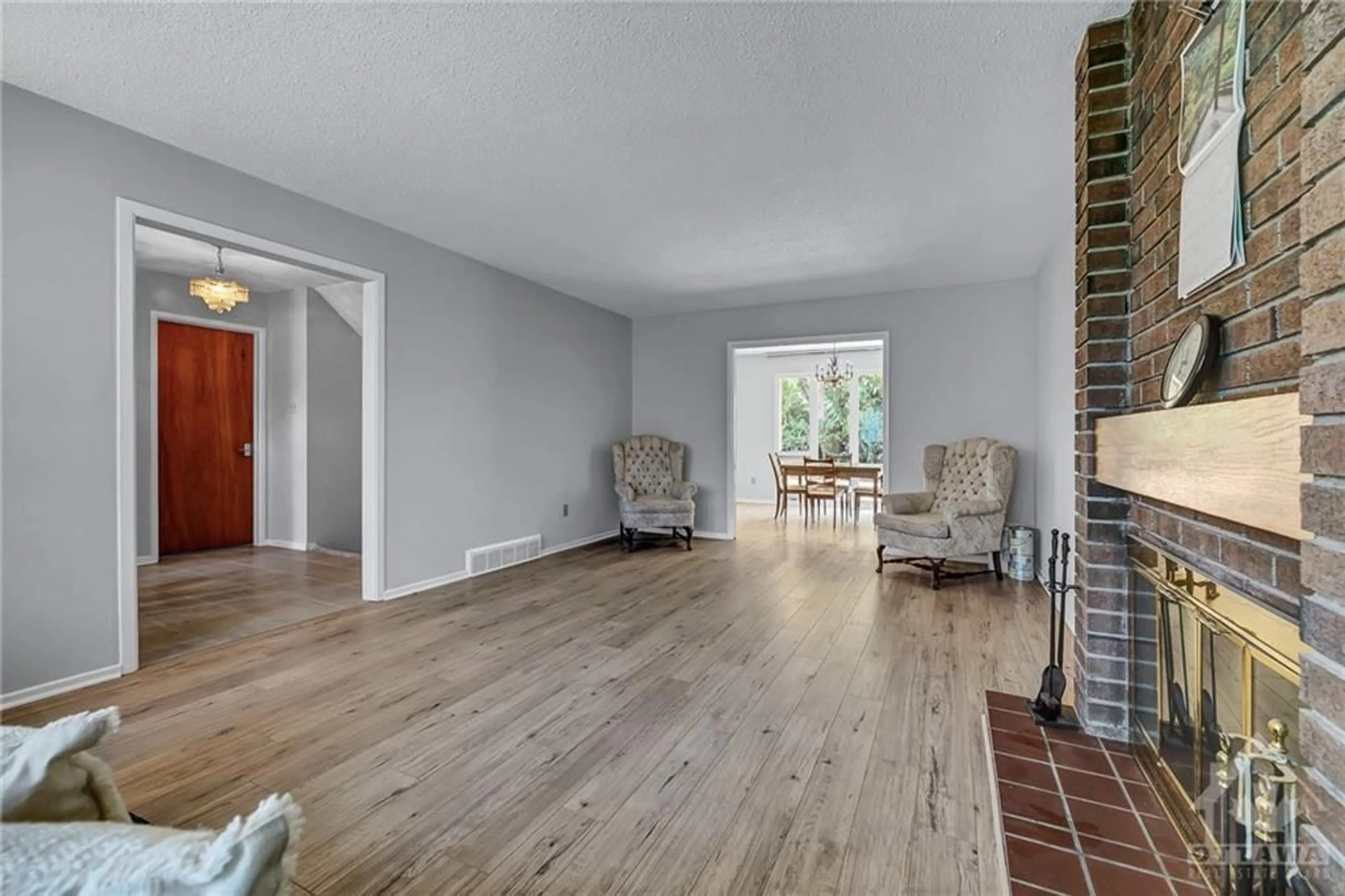 Living room, wood floors for 15 RUTHERFORD Cres, Ottawa Ontario K2K 1N1