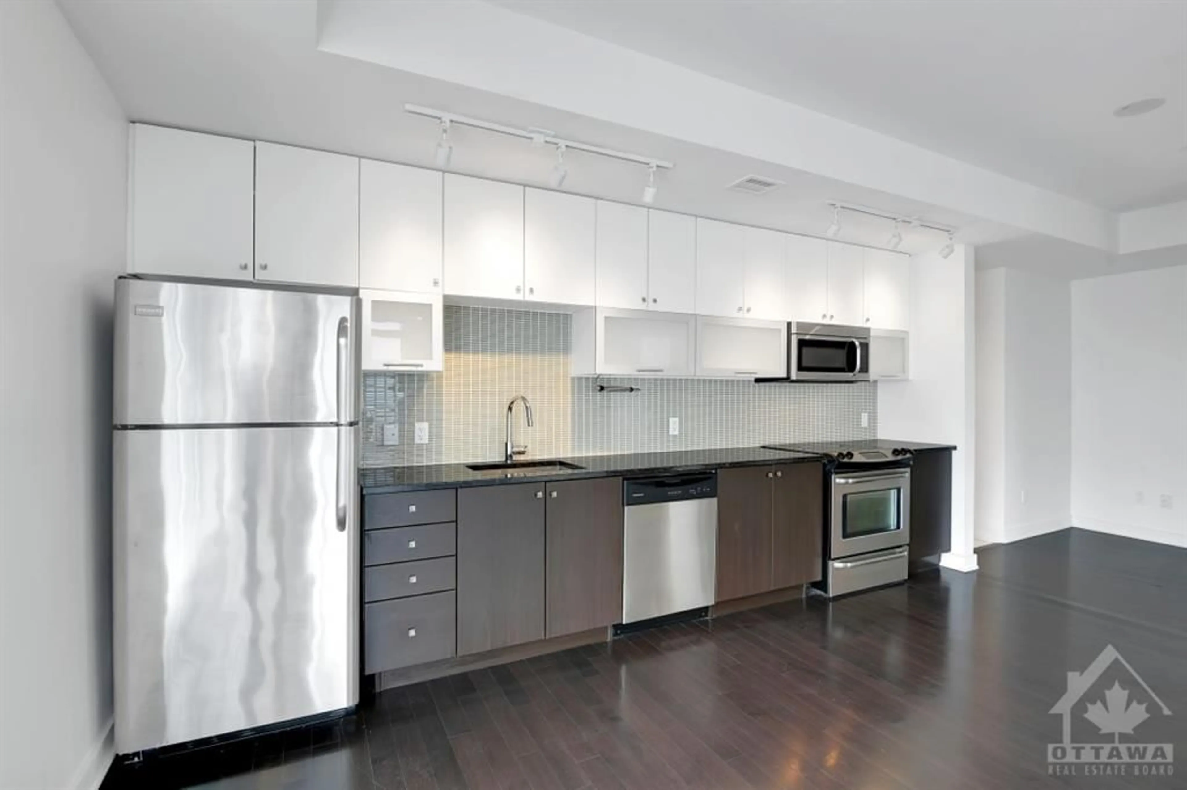 Open concept kitchen for 179 METCALFE St #2504, Ottawa Ontario K2P 0W1