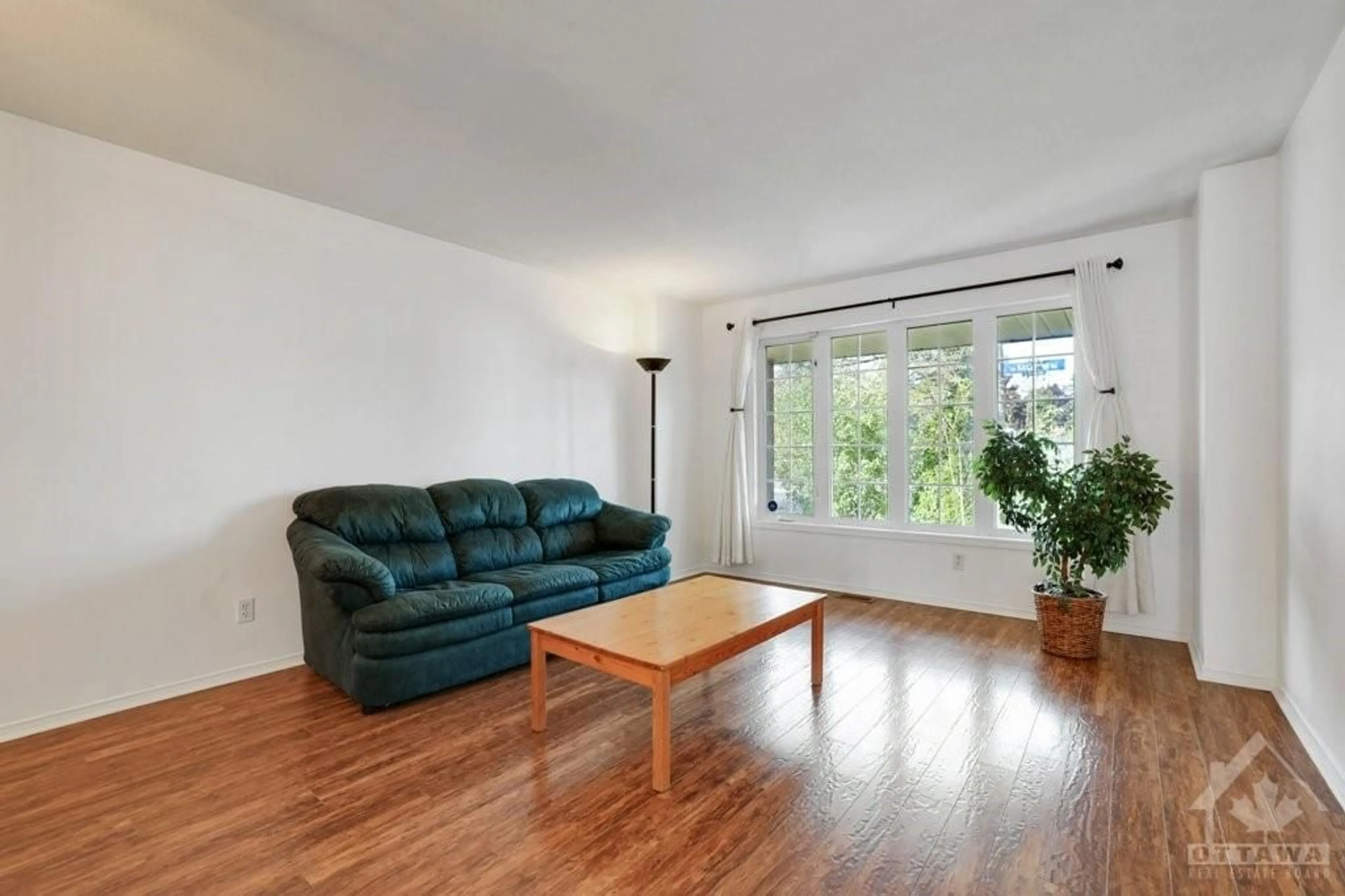 Living room, wood floors for 3364 MCCARTHY Rd, Ottawa Ontario K1V 1Z6