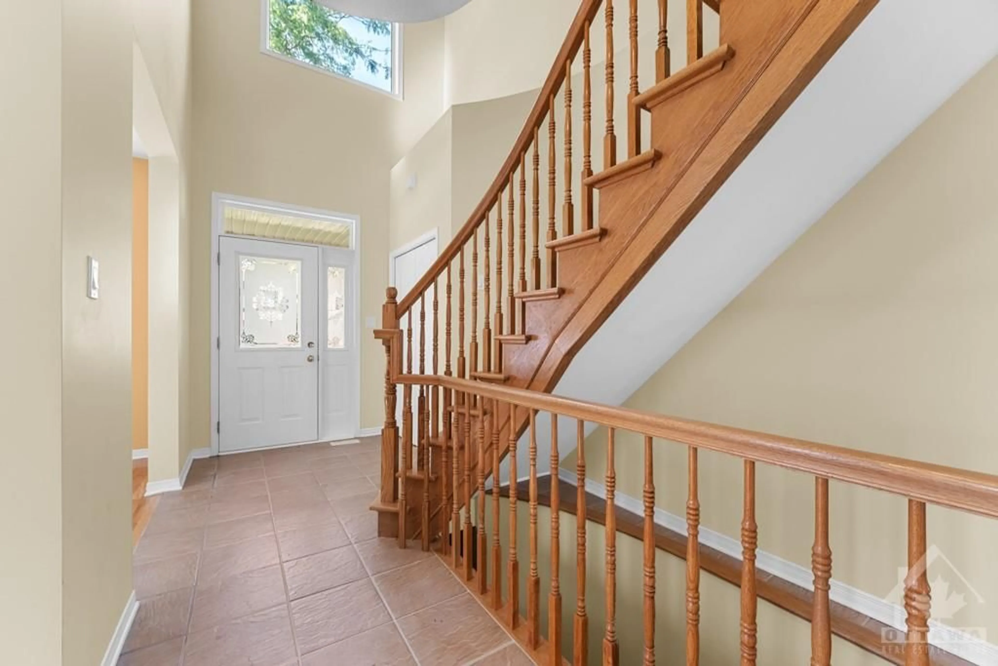 Indoor foyer, wood floors for 5 TIERNEY Dr, Nepean Ontario K2J 4W2