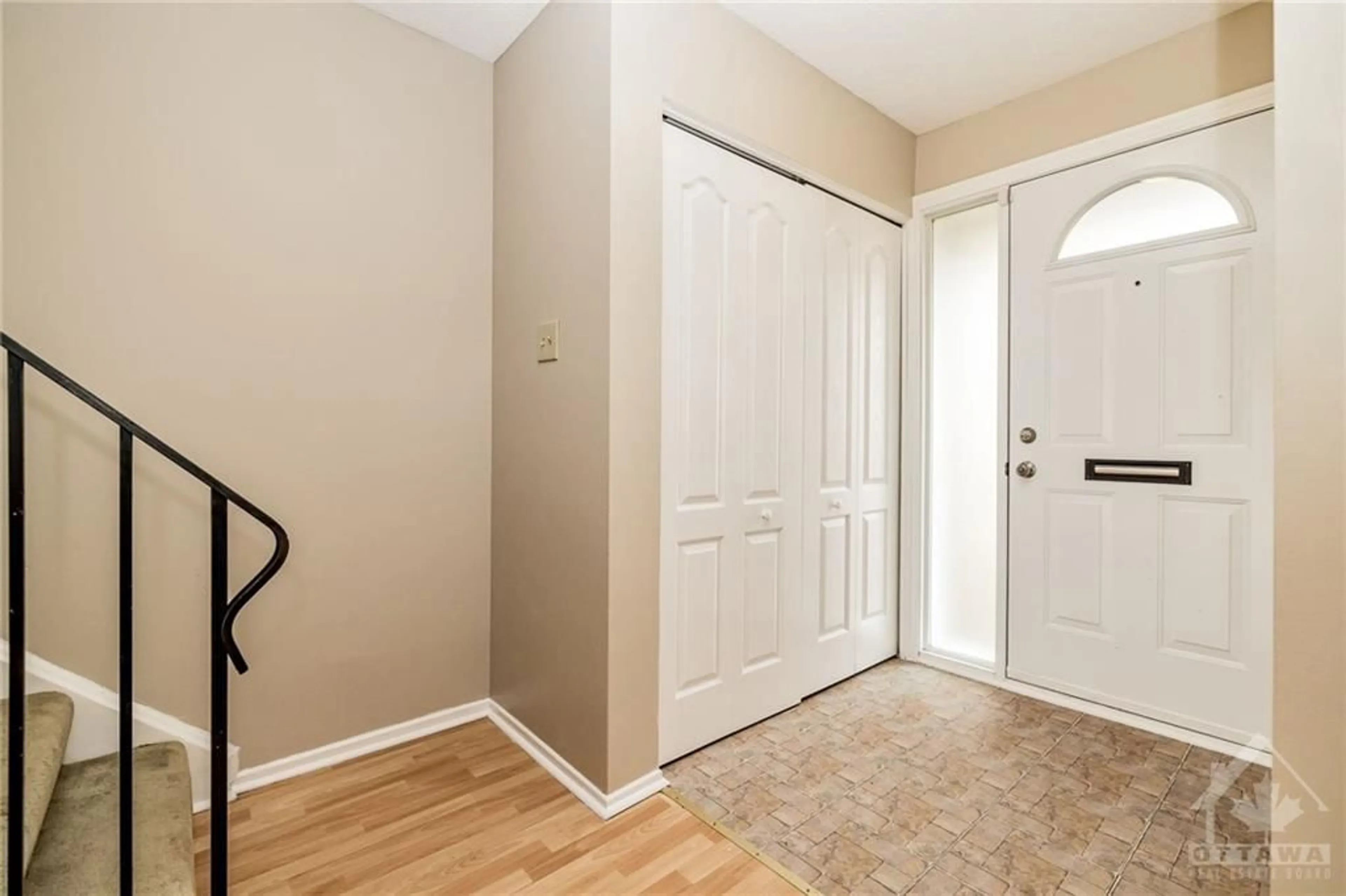 Indoor entryway, wood floors for 2111 MONTREAL Rd #117, Ottawa Ontario K1J 8M8