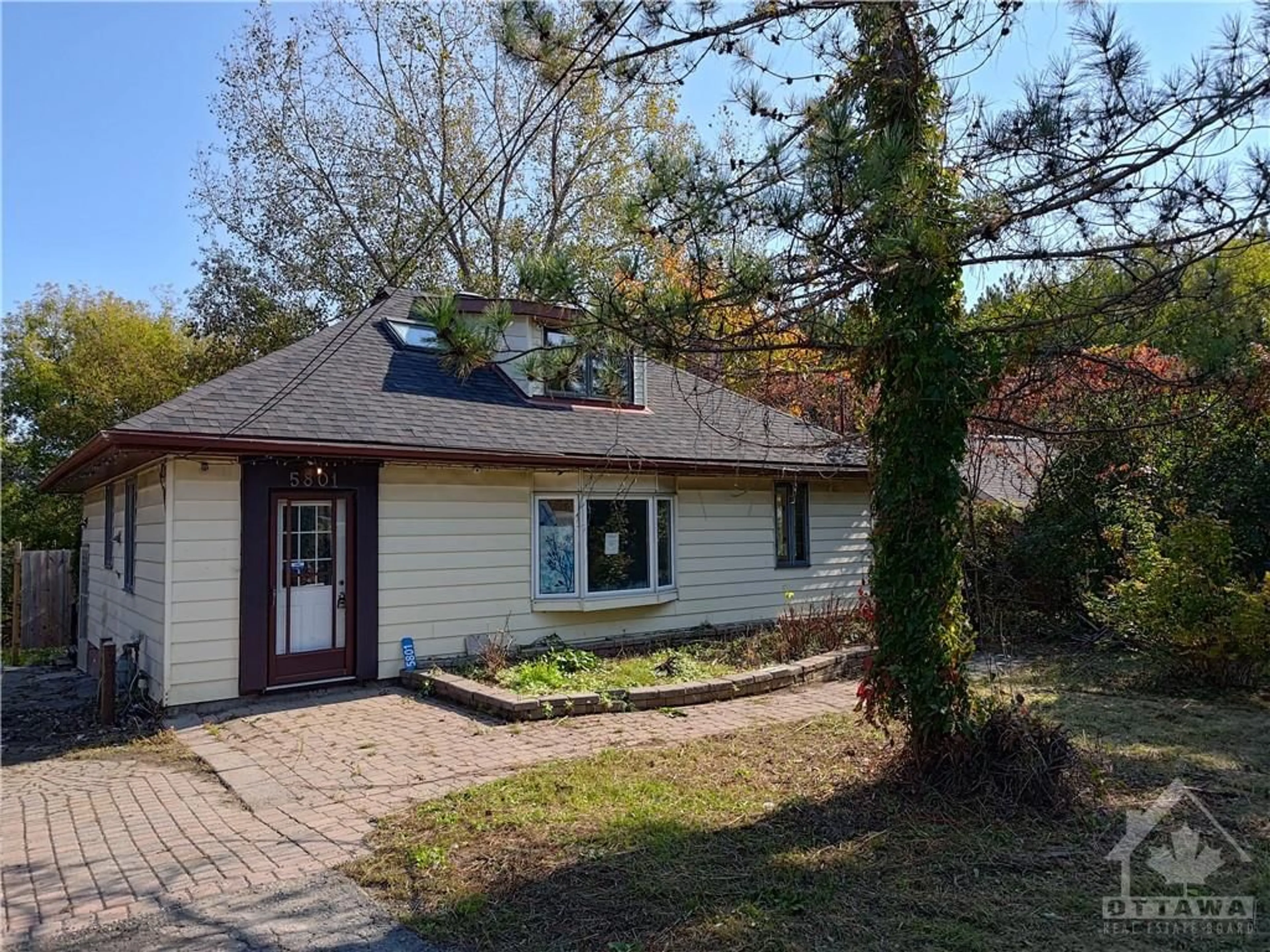 Frontside or backside of a home, cottage for 5801 BANK St, Greely Ontario K4P 1B9