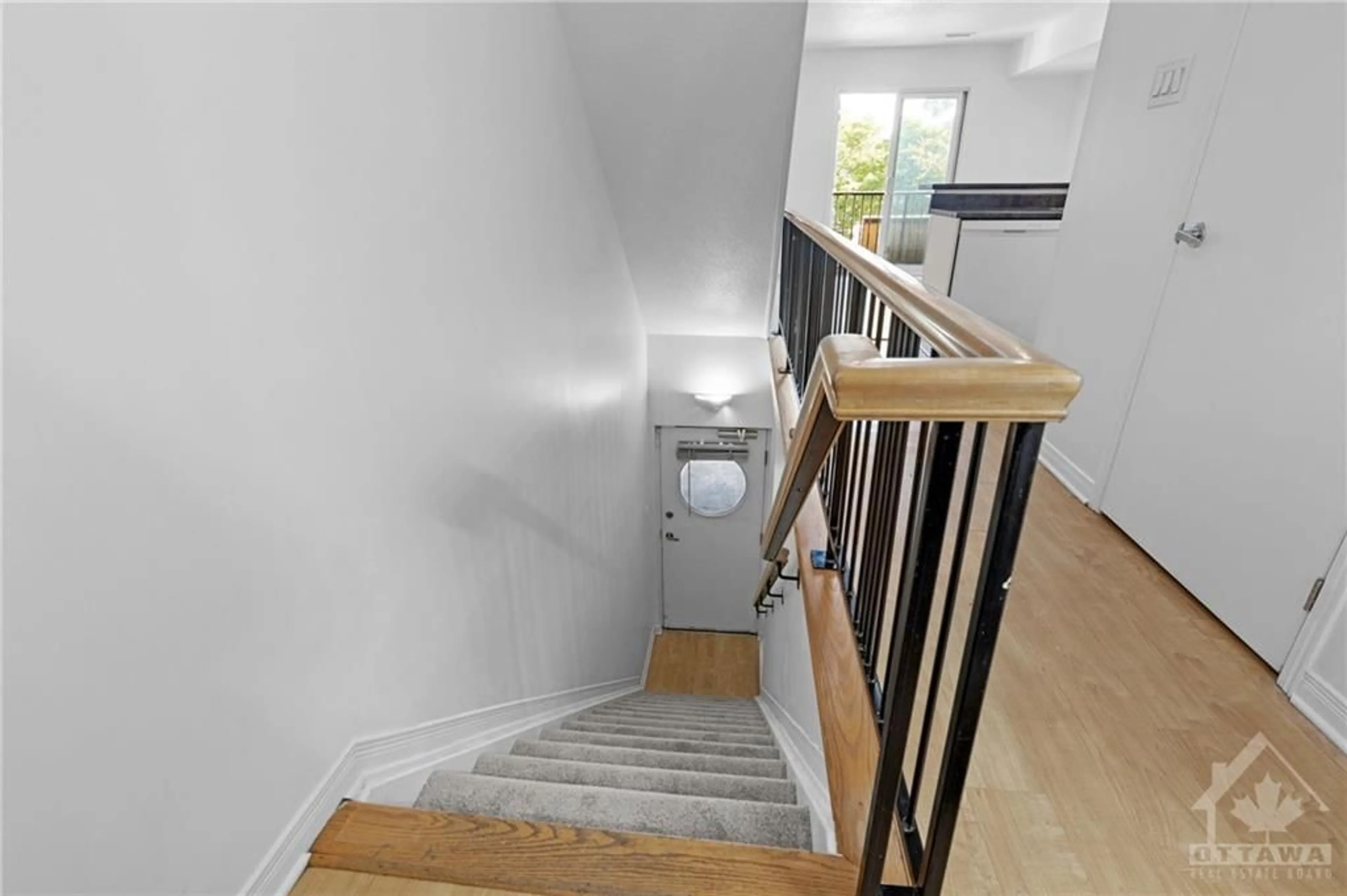 Stairs for 270 KING EDWARD Ave, Ottawa Ontario K1N 7M1