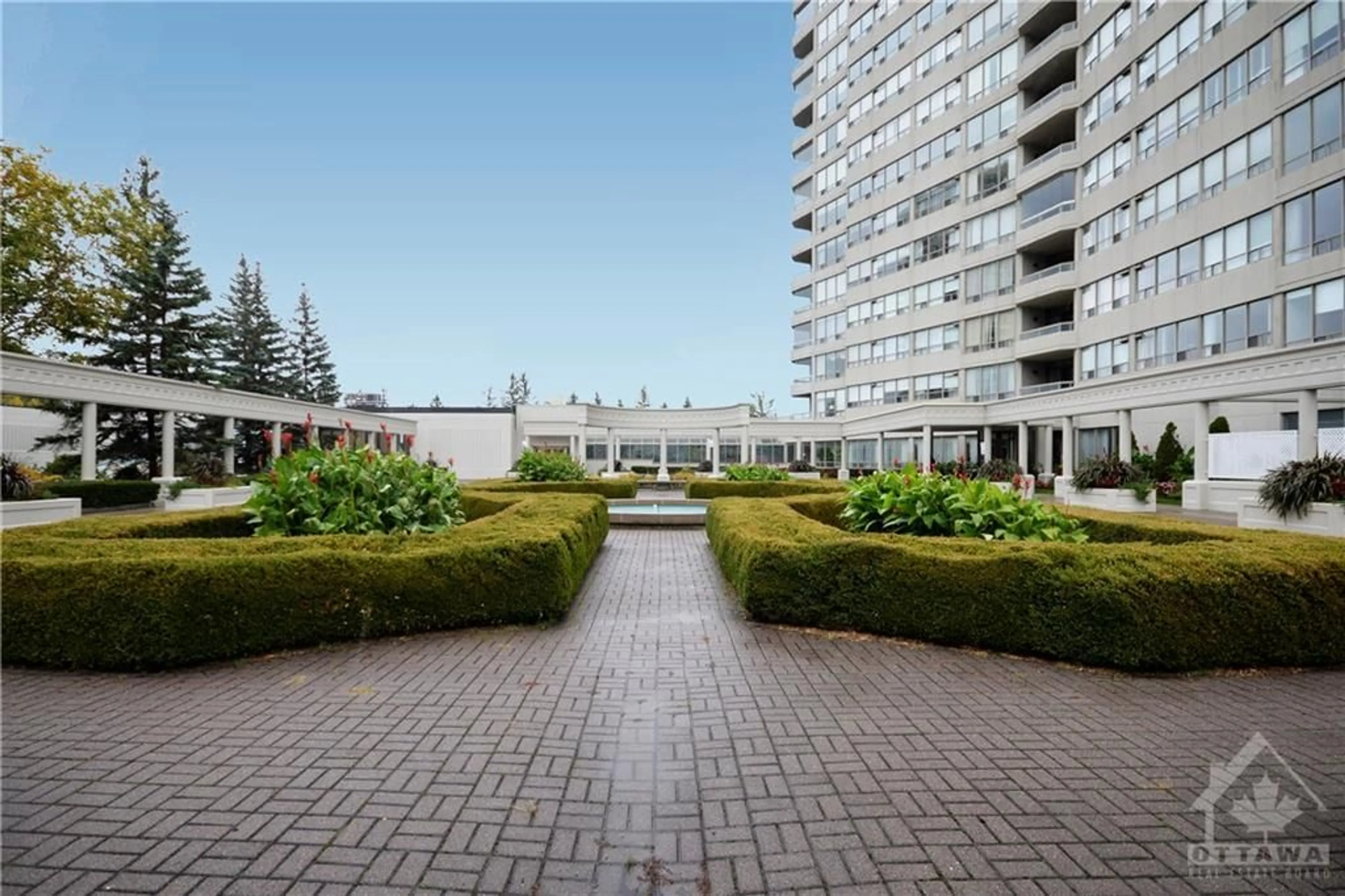 Patio, the front or back of building for 1480 RIVERSIDE Dr #204, Ottawa Ontario K1G 5H2