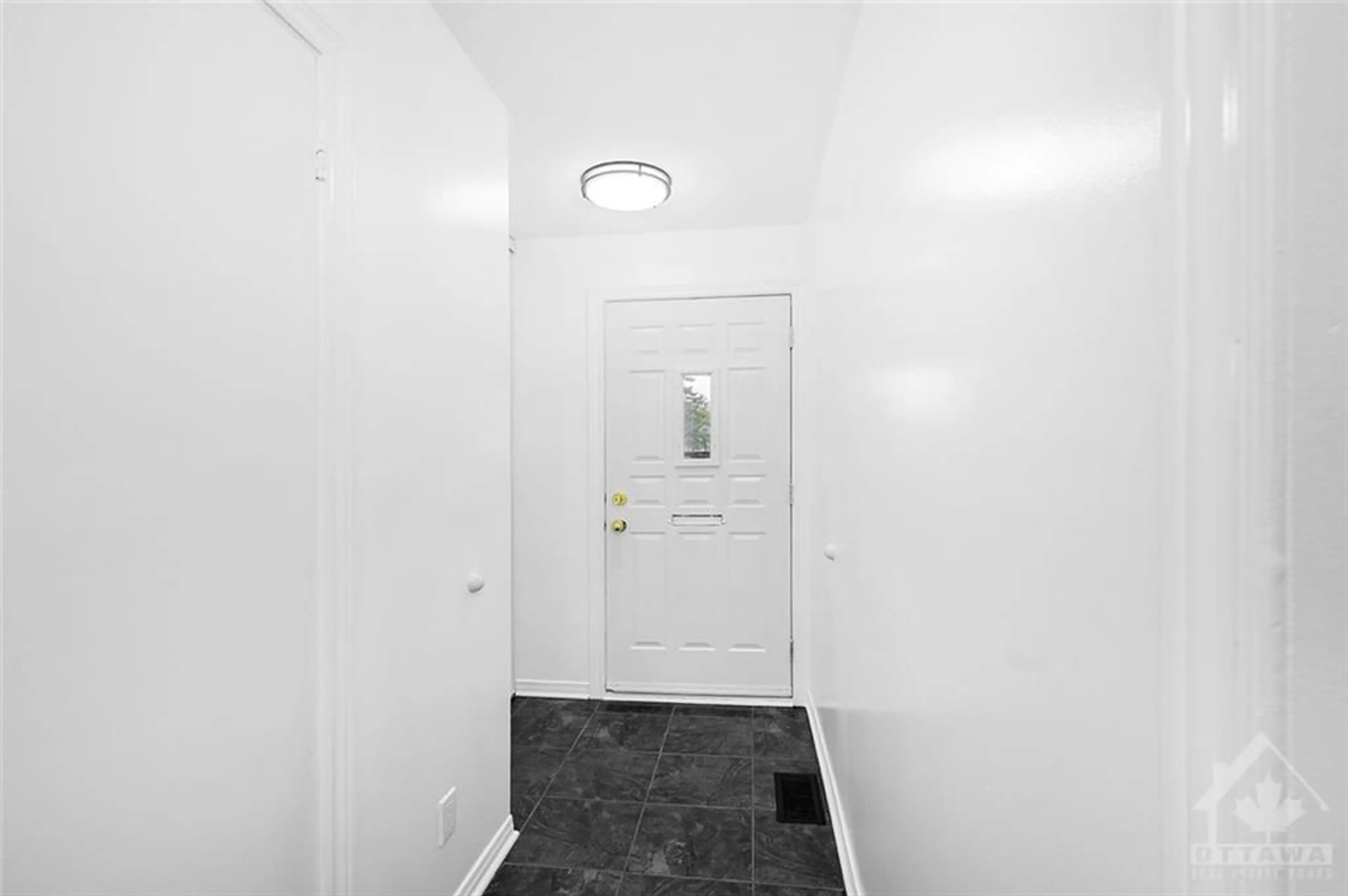 Indoor entryway, not visible floor for 1283 PEREZ Cres, Ottawa Ontario K1J 8T9