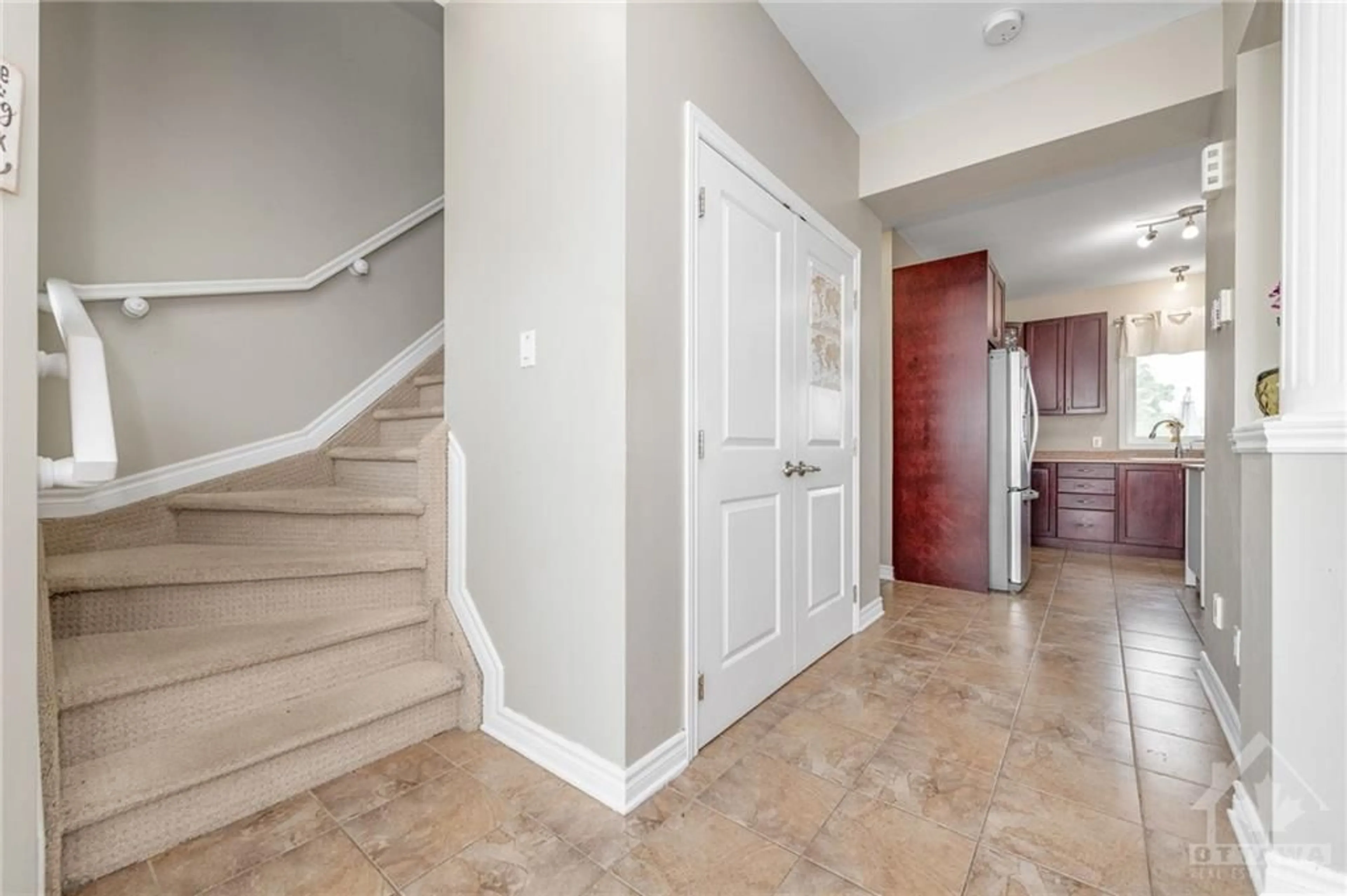 Indoor entryway, wood floors for 108 SOPHIE Lane, Merrickville Ontario K0G 1N0