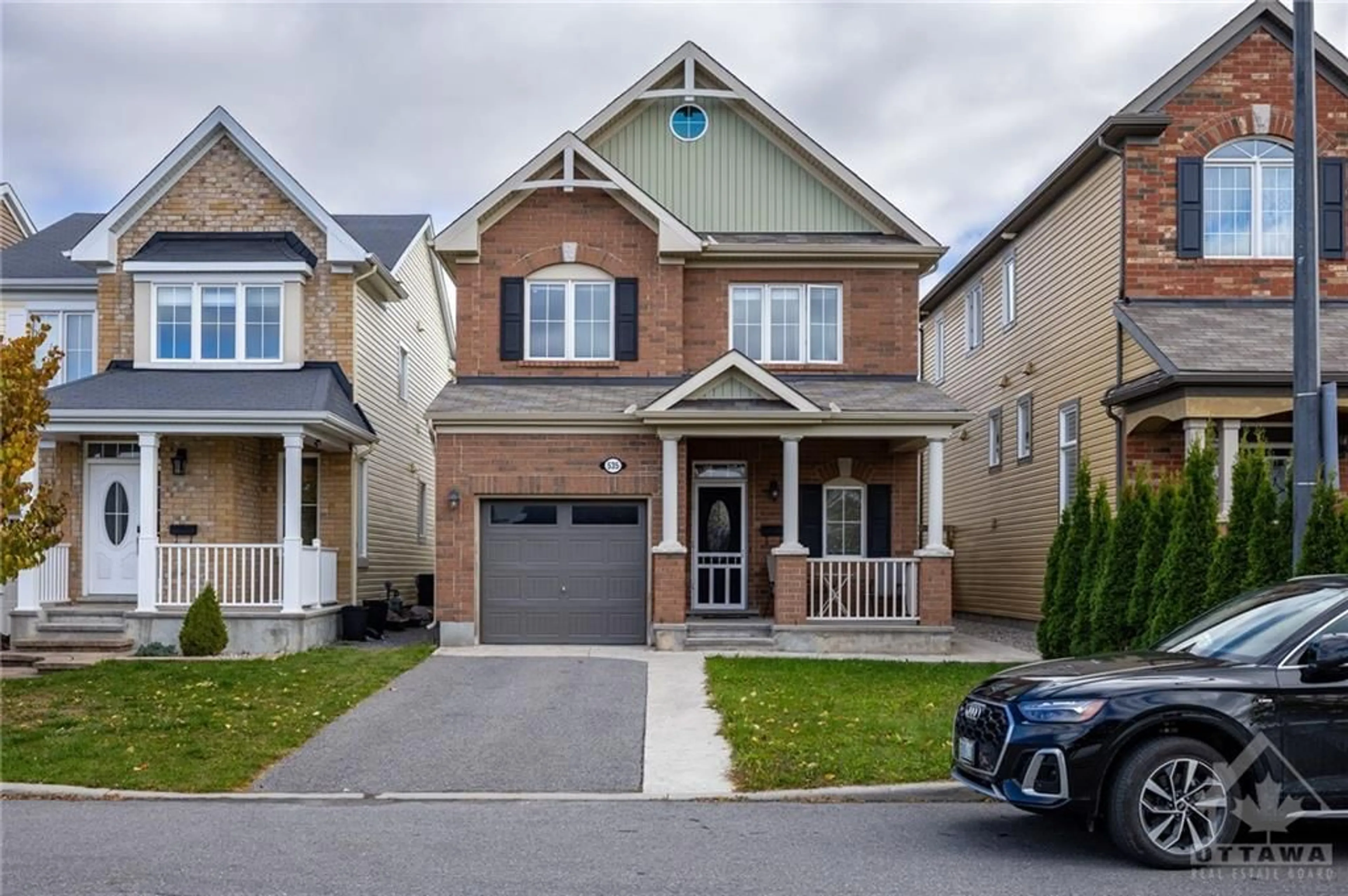 Frontside or backside of a home, the street view for 535 SUNLIT Cir, Ottawa Ontario K4A 0V4