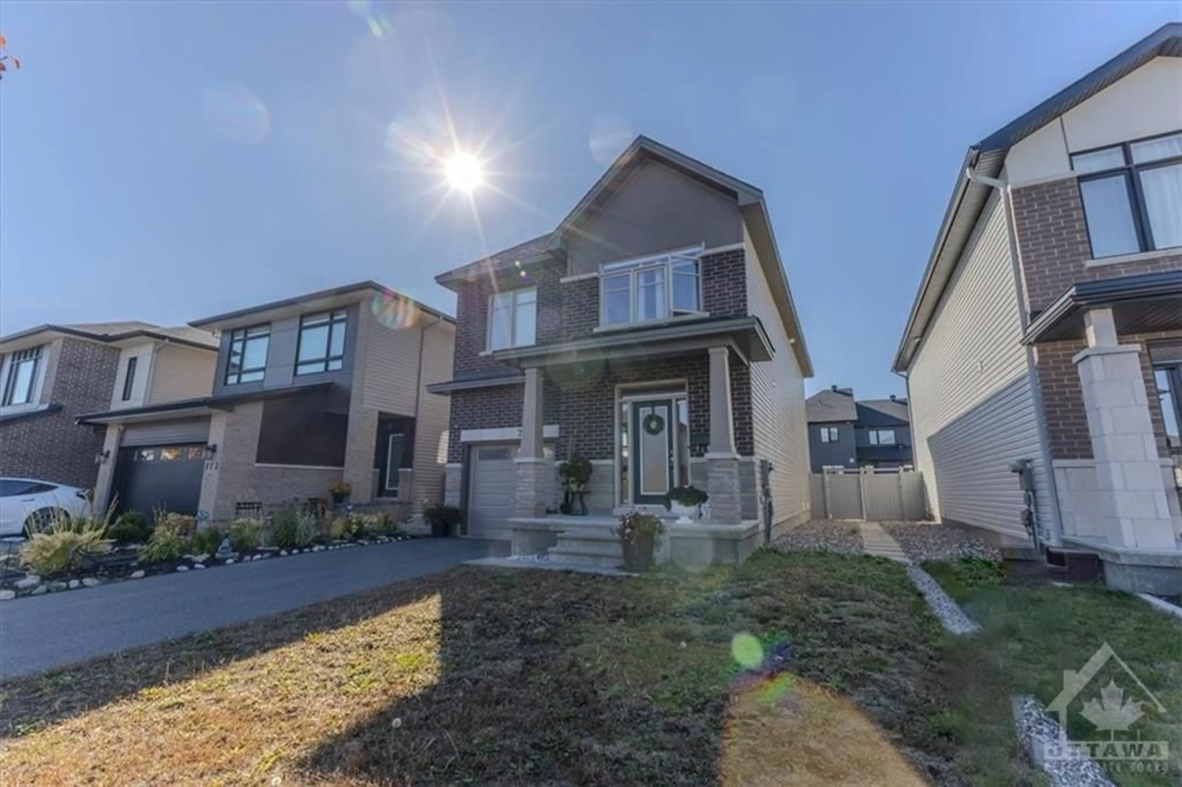 Frontside or backside of a home, the street view for 775 WOOLER Pl, Ottawa Ontario K1T 0V3