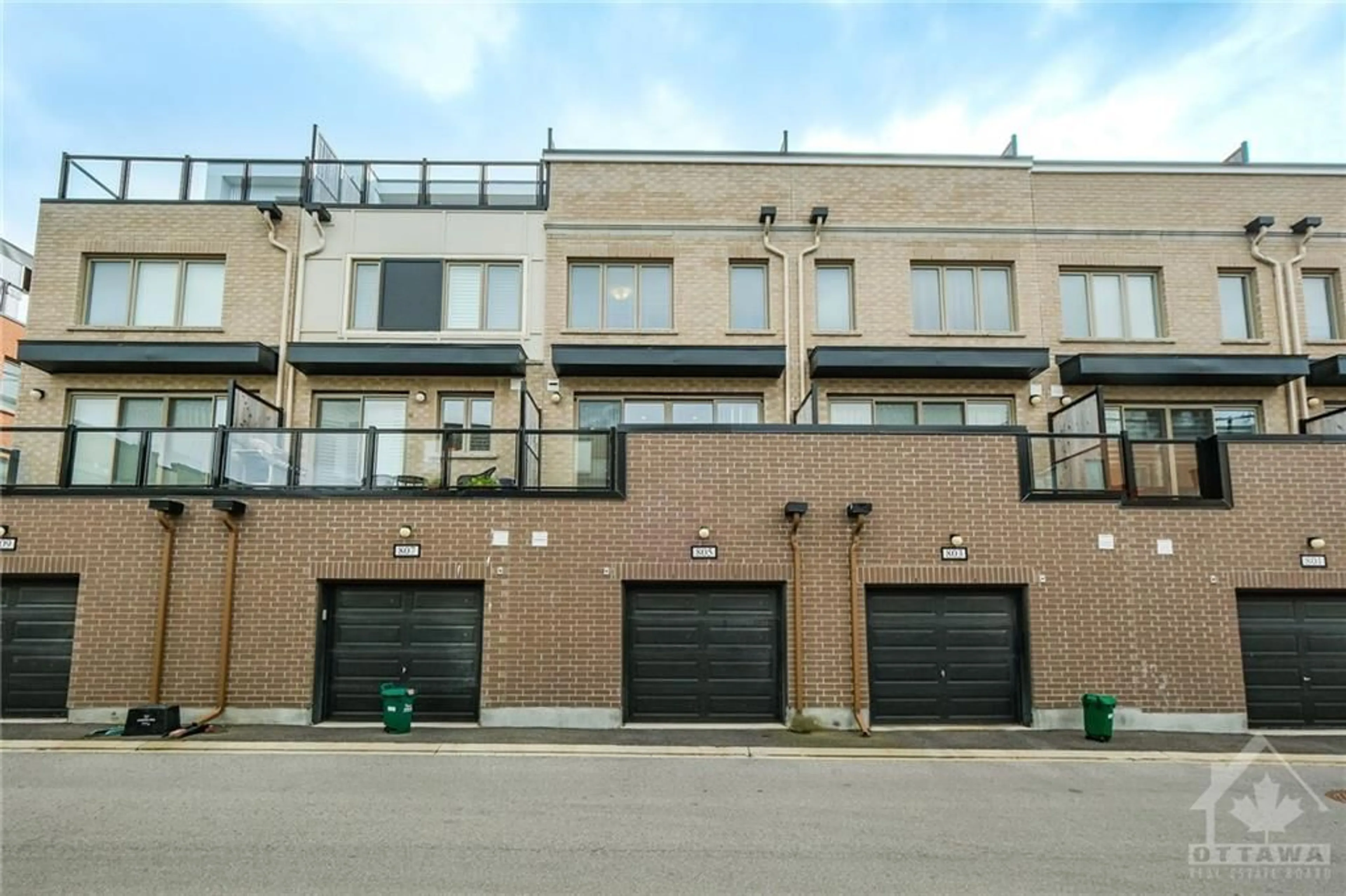 A pic from exterior of the house or condo, the front or back of building for 805 MIKINAK Rd, Ottawa Ontario K1K 4Z9