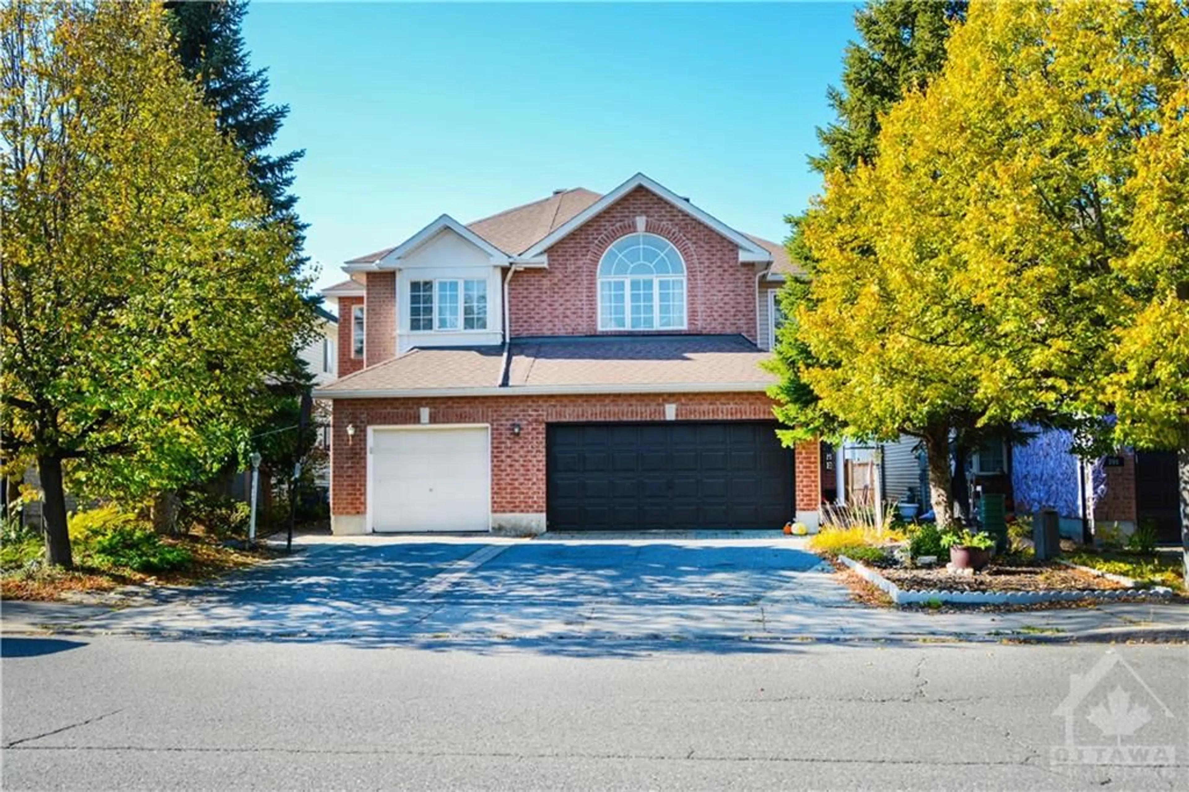 A pic from exterior of the house or condo, the street view for 398 BEATRICE Dr, Nepean Ontario K2J 4Y7