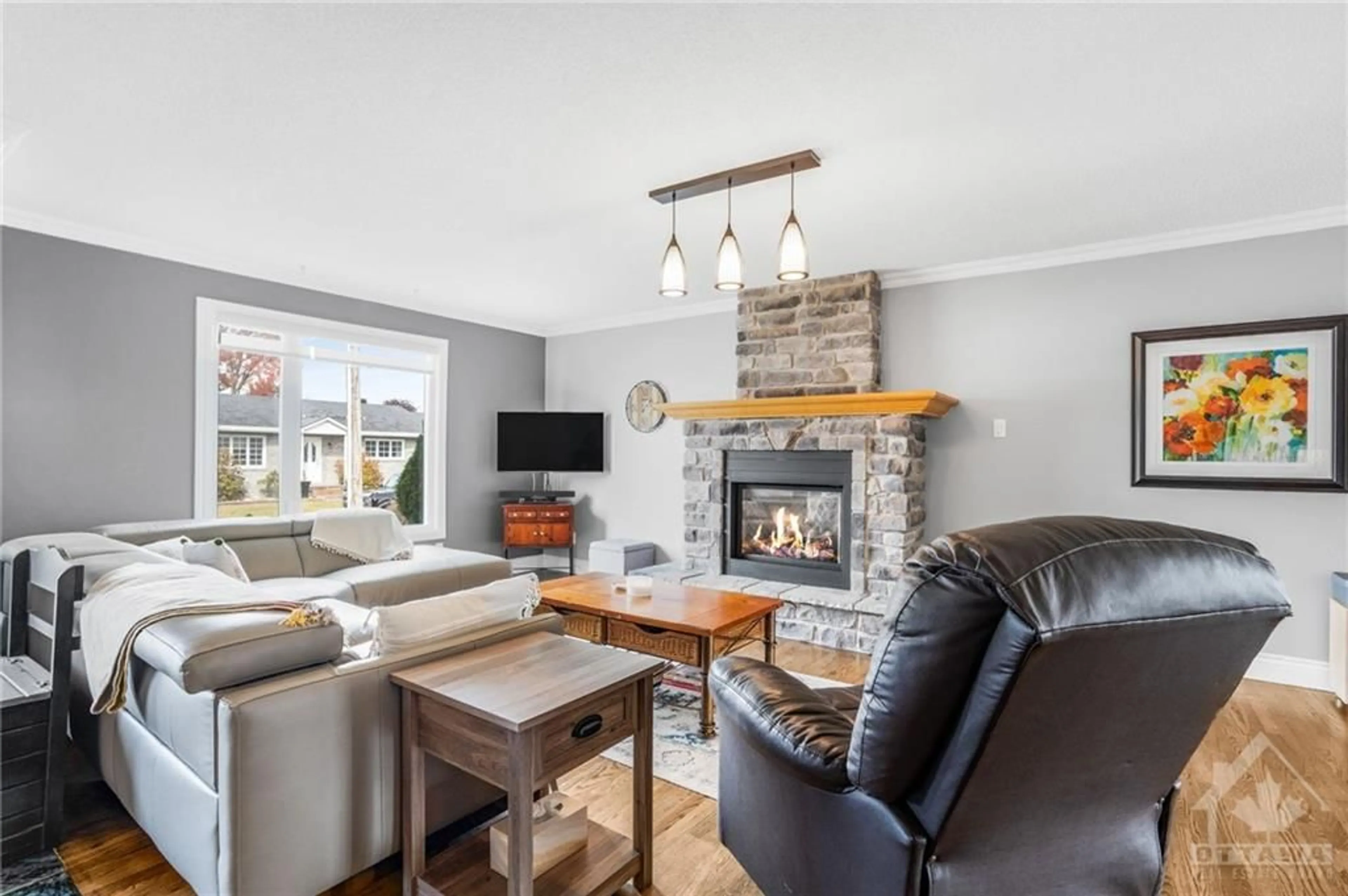 Living room, wood floors for 269 ST-JOSEPH St, Alfred Ontario K0B 1A0