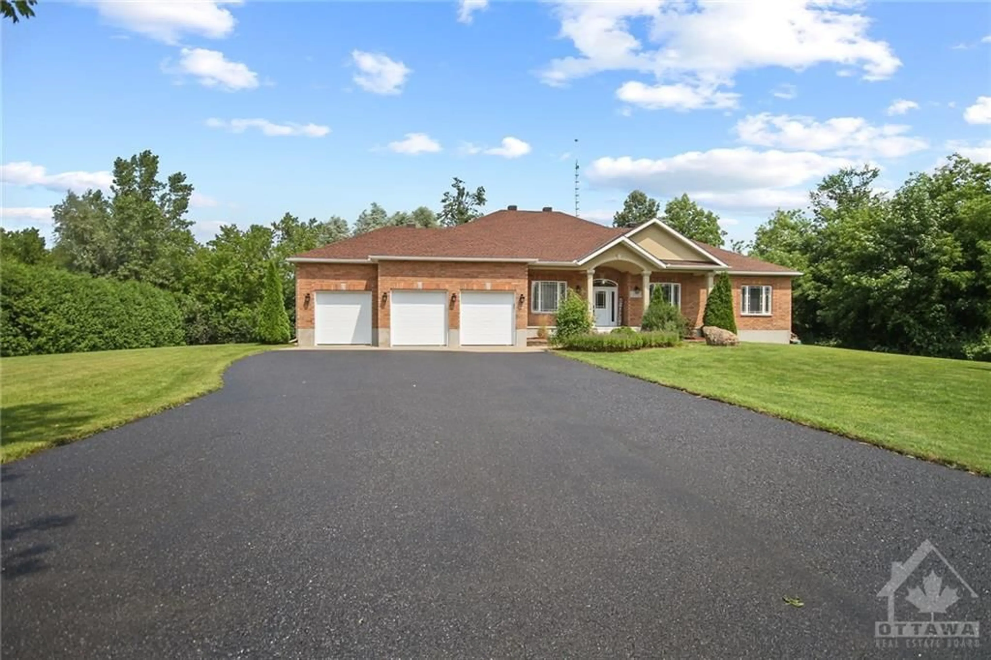 Frontside or backside of a home, cottage for 2539 KEARNS Way, Greely Ontario K4P 1R9