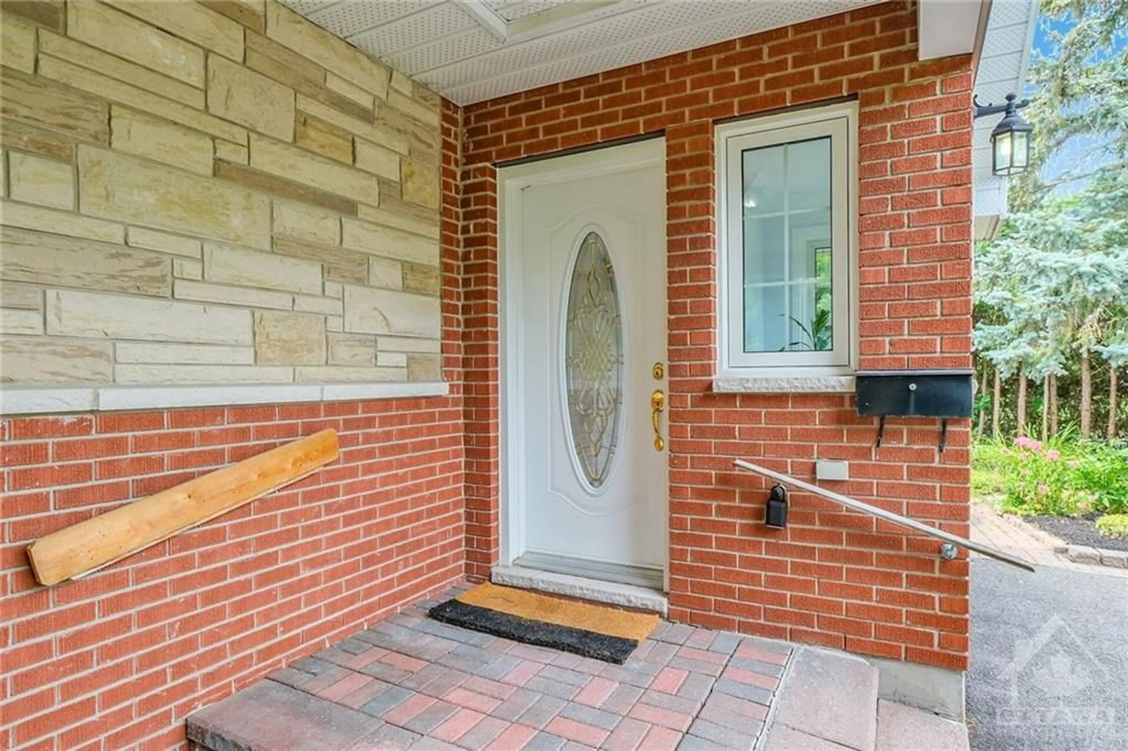 Home with brick exterior material for 1133 NORMANDY Cres, Ottawa Ontario K2E 5A5