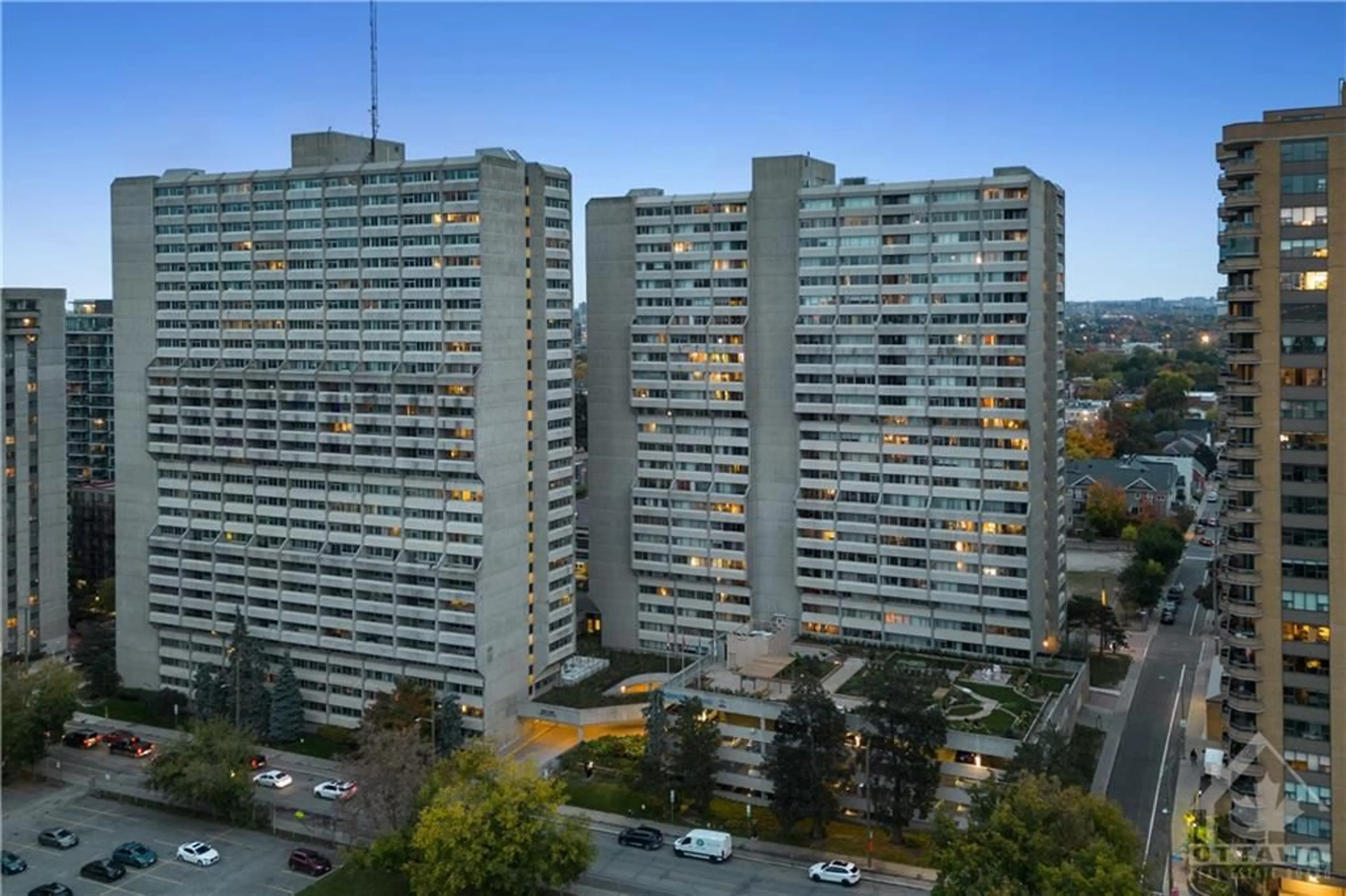 A pic from exterior of the house or condo, the view of city buildings for 530 LAURIER Ave #507, Ottawa Ontario K1R 7T1