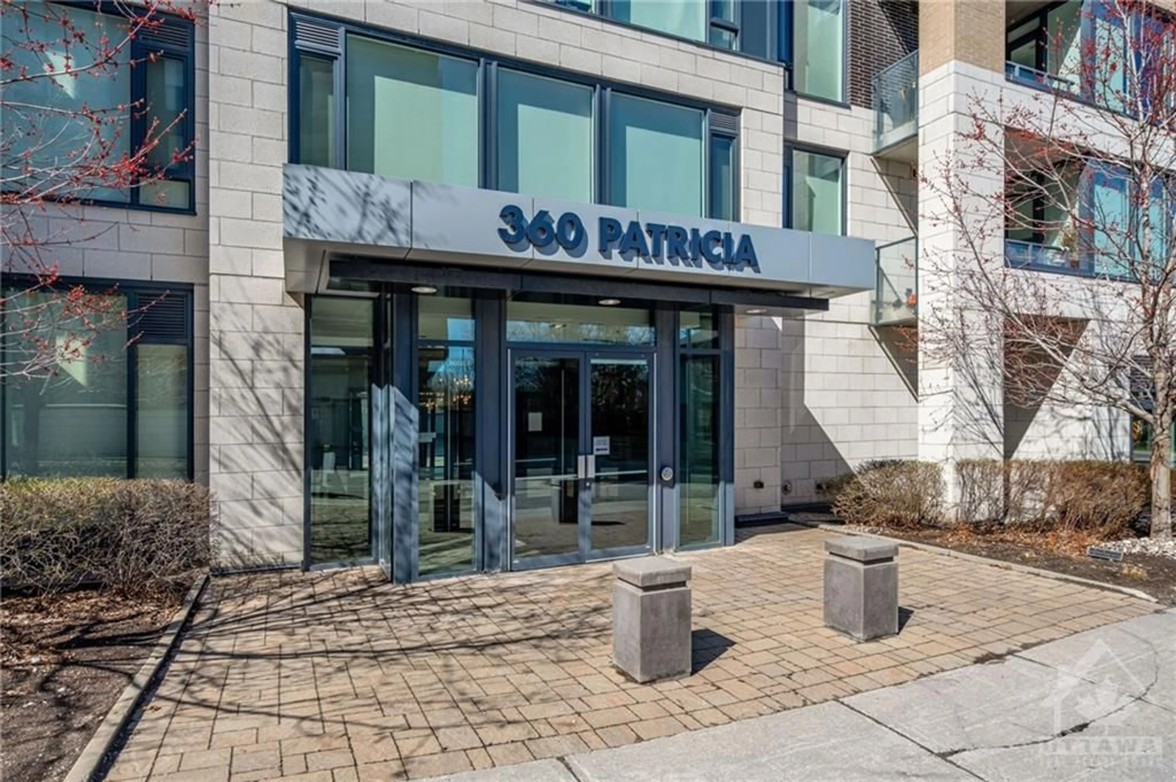 Patio, the front or back of building for 360 PATRICIA Ave #202, Ottawa Ontario K1Z 0A8