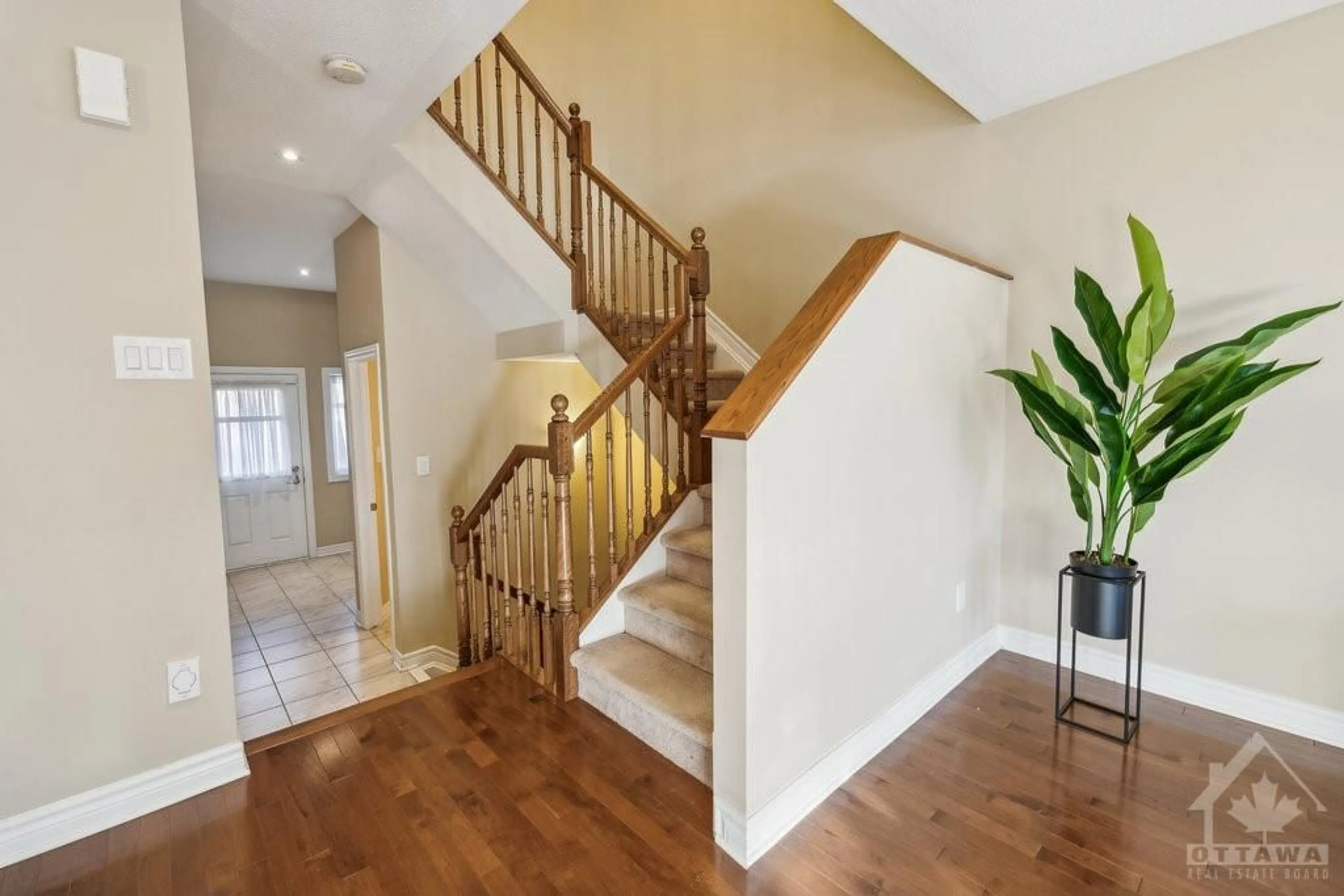 Indoor entryway, wood floors for 106 WATERFERN Way, Ottawa Ontario K4A 0T4