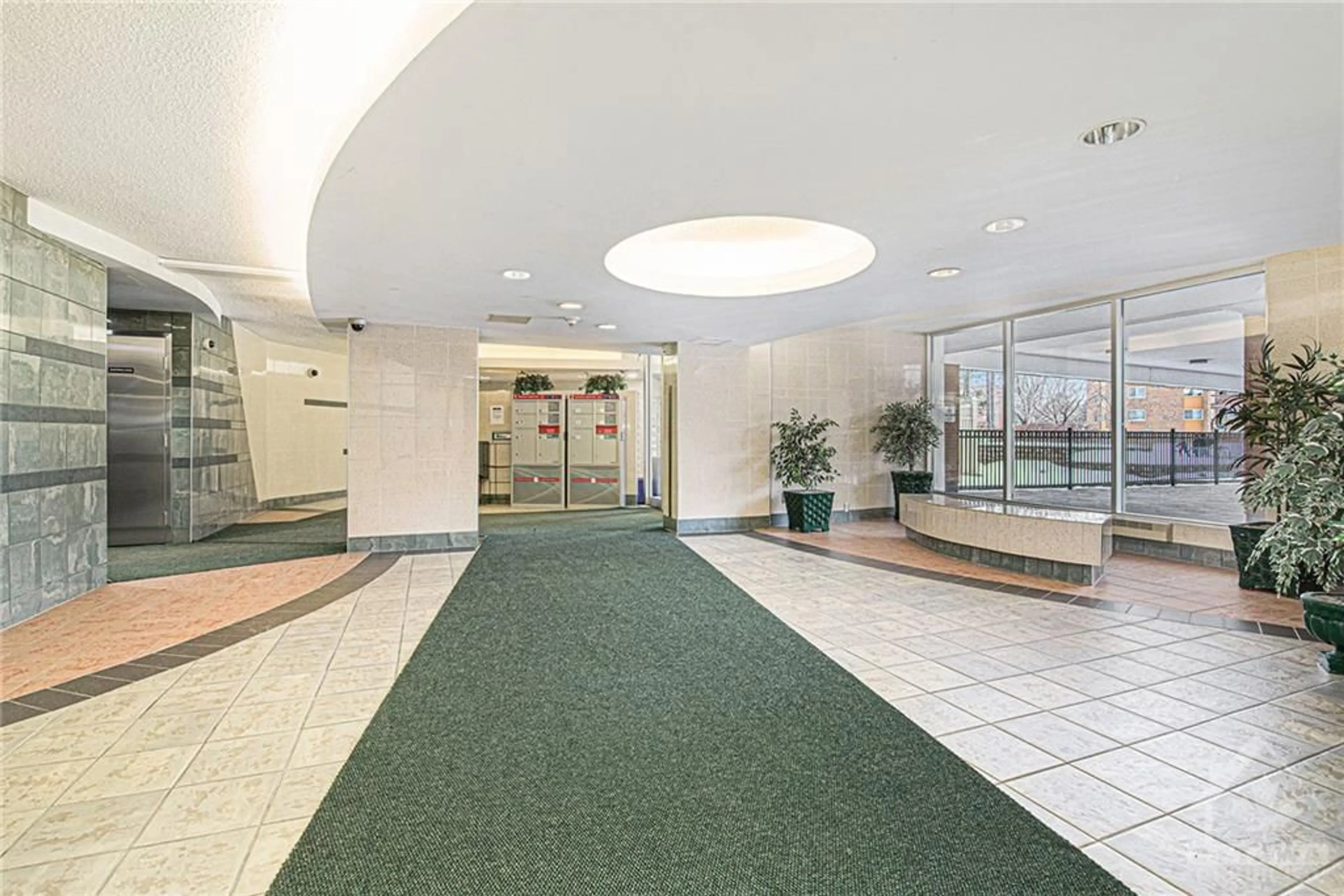 Indoor lobby, unknown floor for 2000 JASMINE Cres #611, Ottawa Ontario K1J 8K5