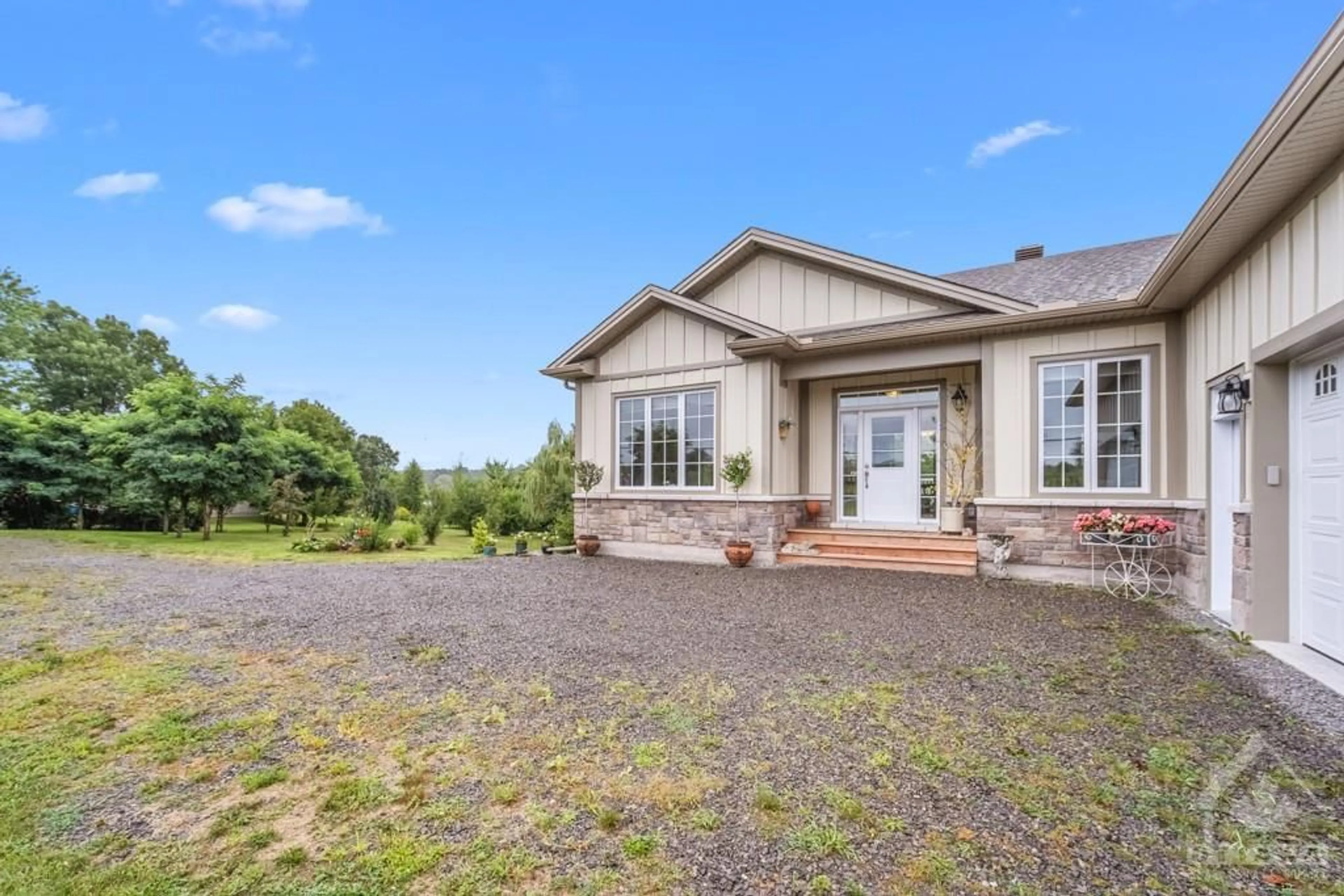 Frontside or backside of a home, cottage for 853 HERITAGE Dr, Merrickville Ontario K0G 1N0