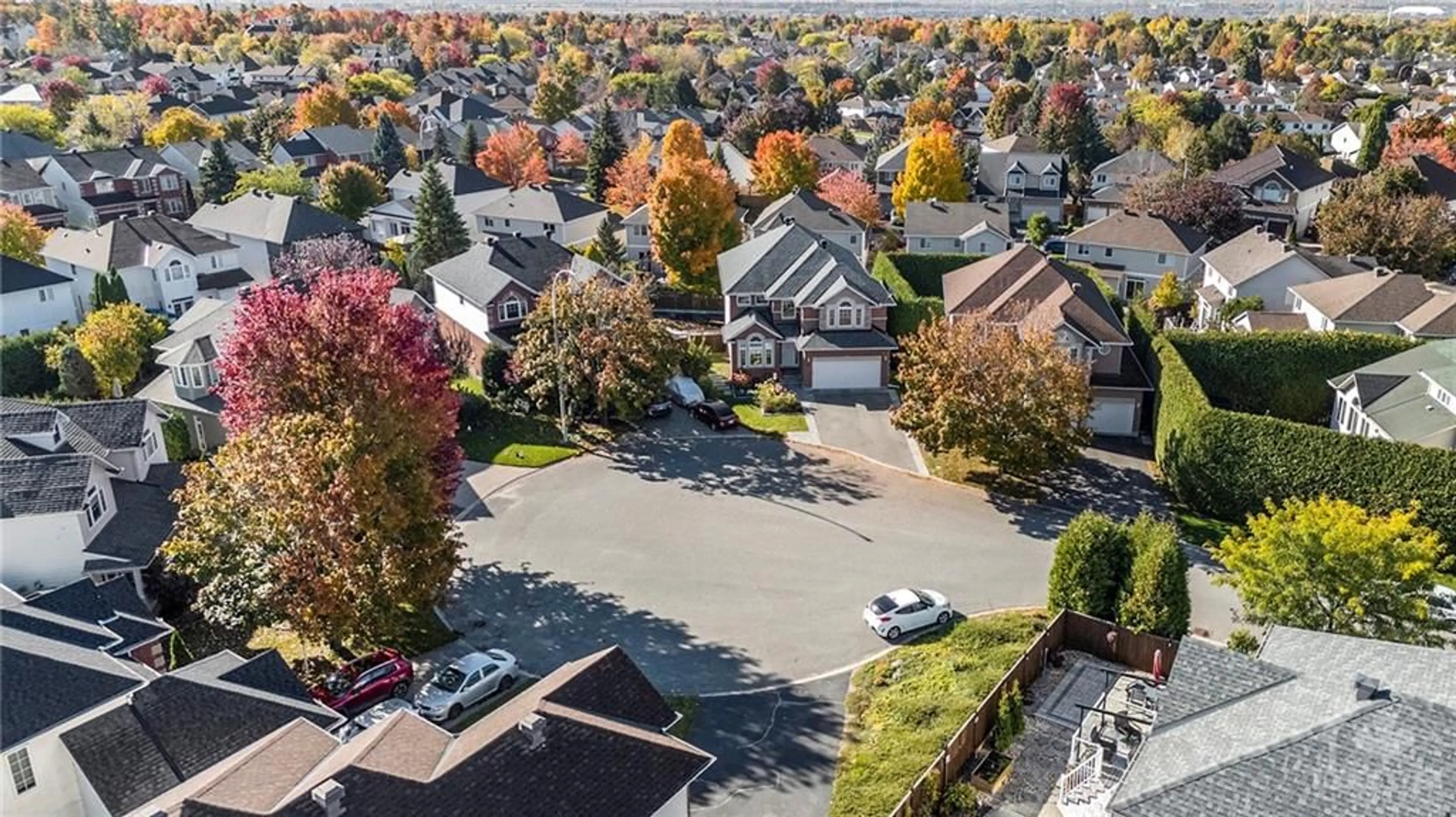 A pic from exterior of the house or condo, the street view for 4 WHEATLEY Crt, Ottawa Ontario K2M 2V5