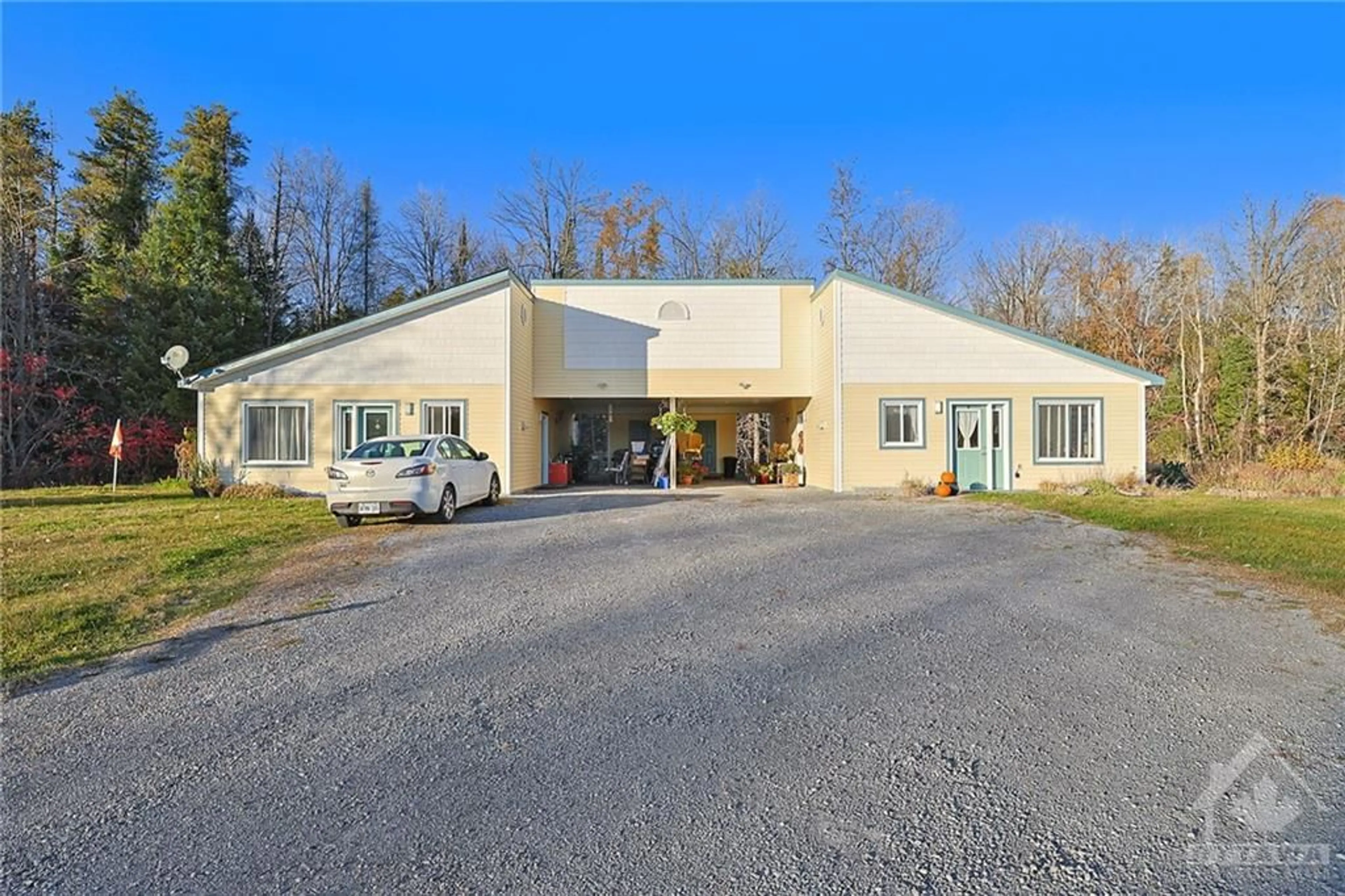 Indoor foyer for 896 FLAT RAPIDS Rd, Arnprior Ontario K7S 3G8