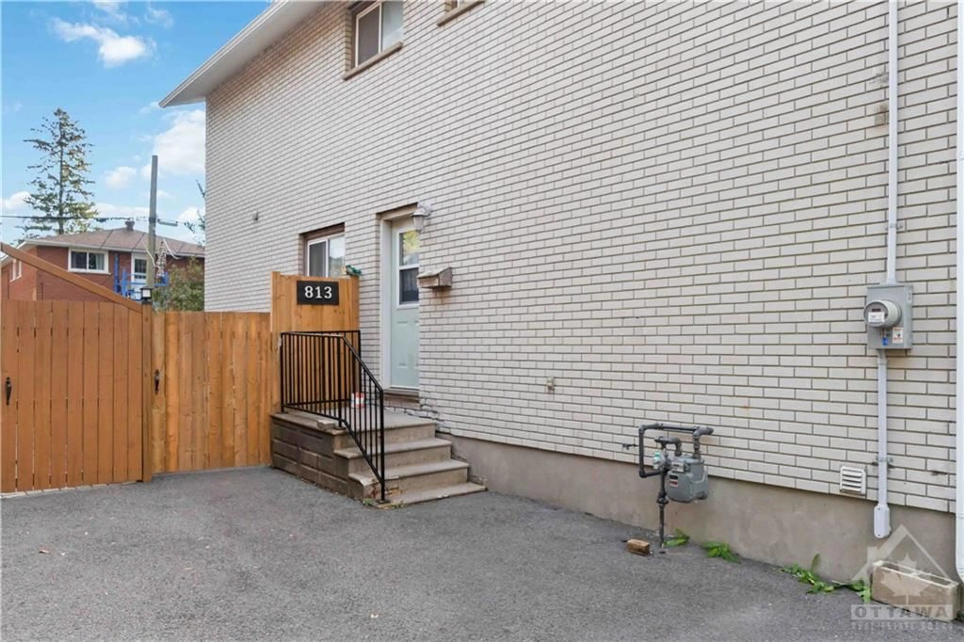 Patio, the fenced backyard for 813 MAPLEWOOD Ave, Ottawa Ontario K2B 5V4