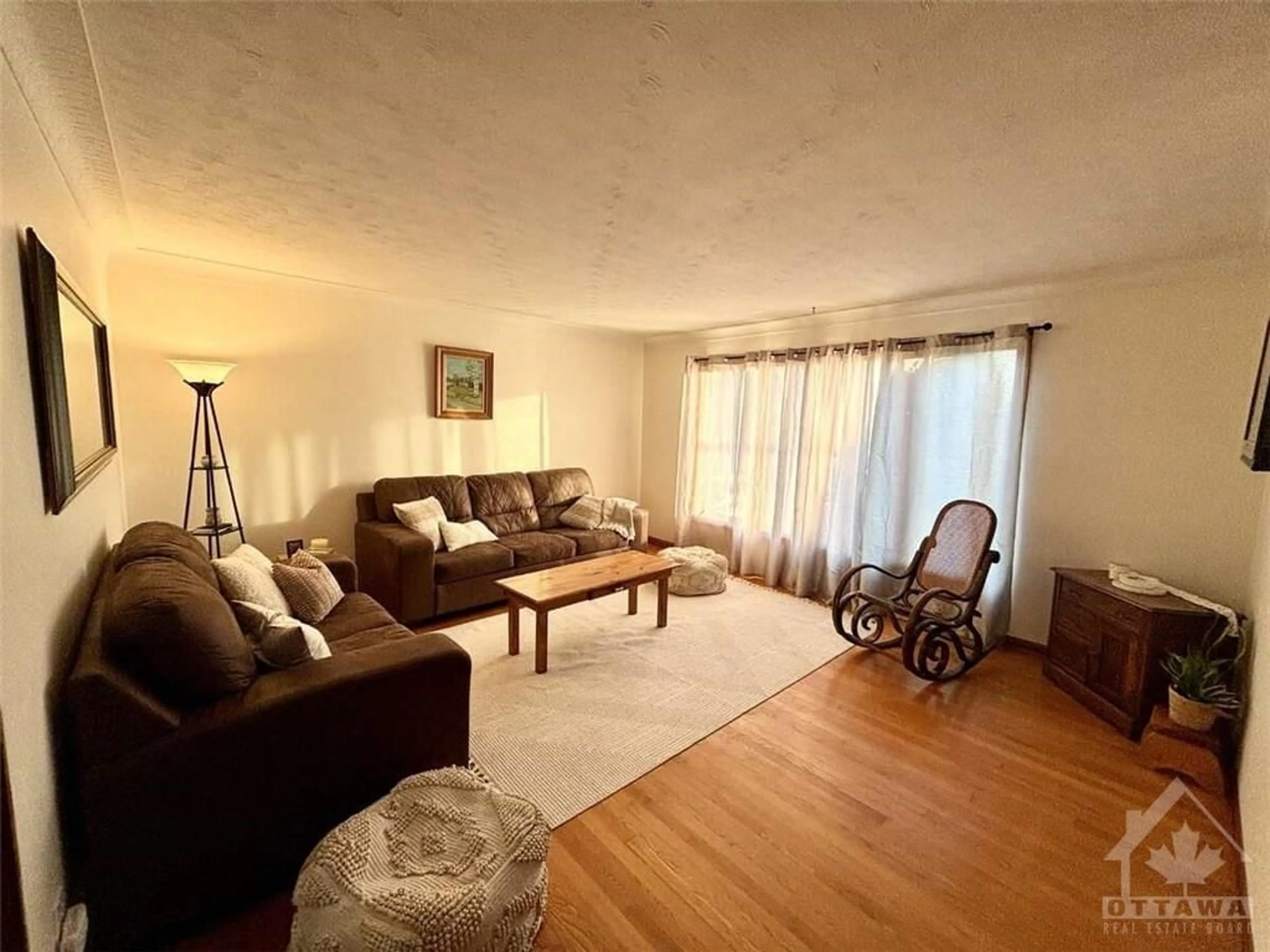 Living room, wood floors for 2761 ROSS Ave, Cornwall Ontario K6K 1E6