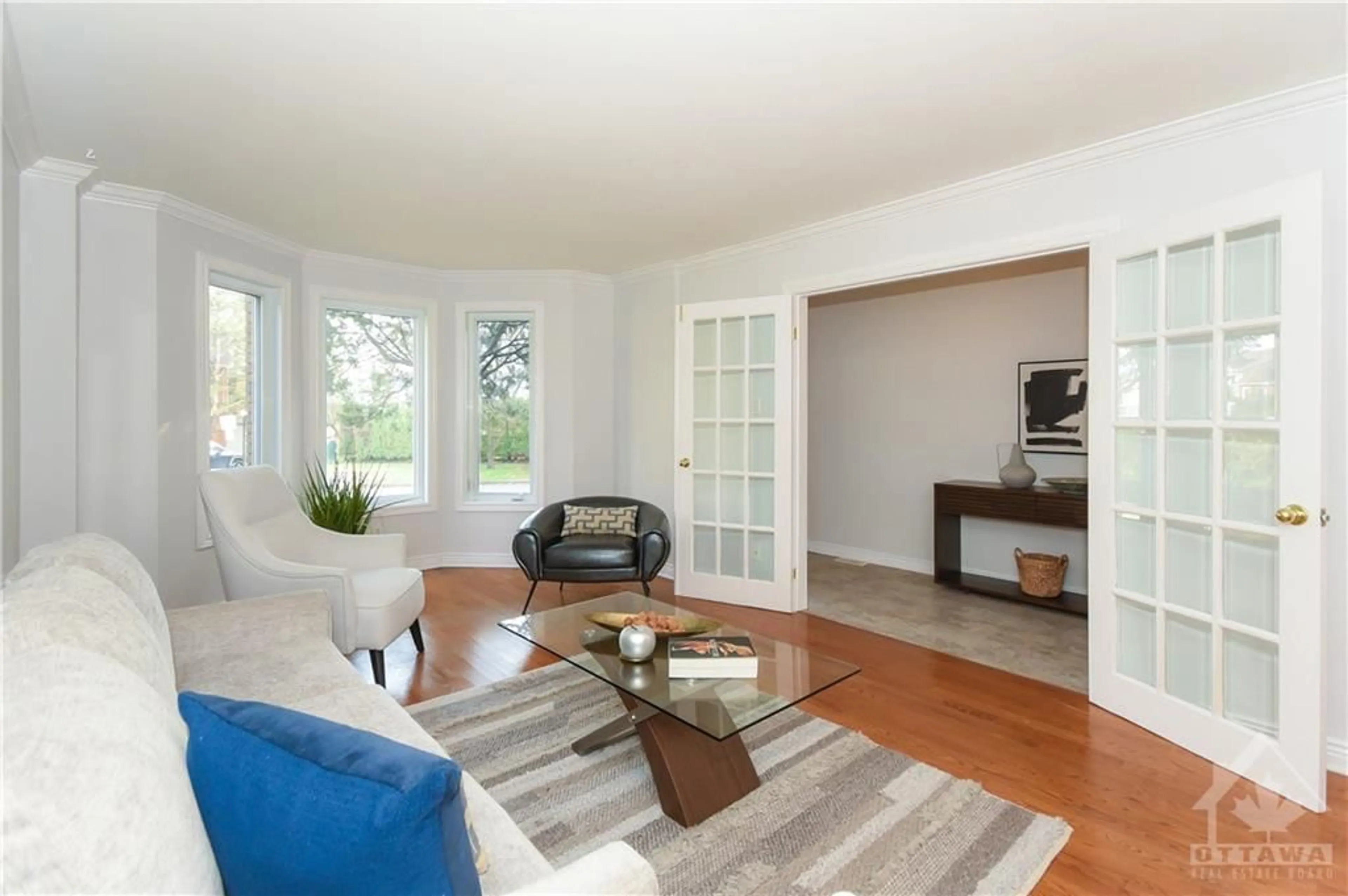 Living room, wood floors for 32 BUCKINGHAM Pvt, Ottawa Ontario K1V 0K8