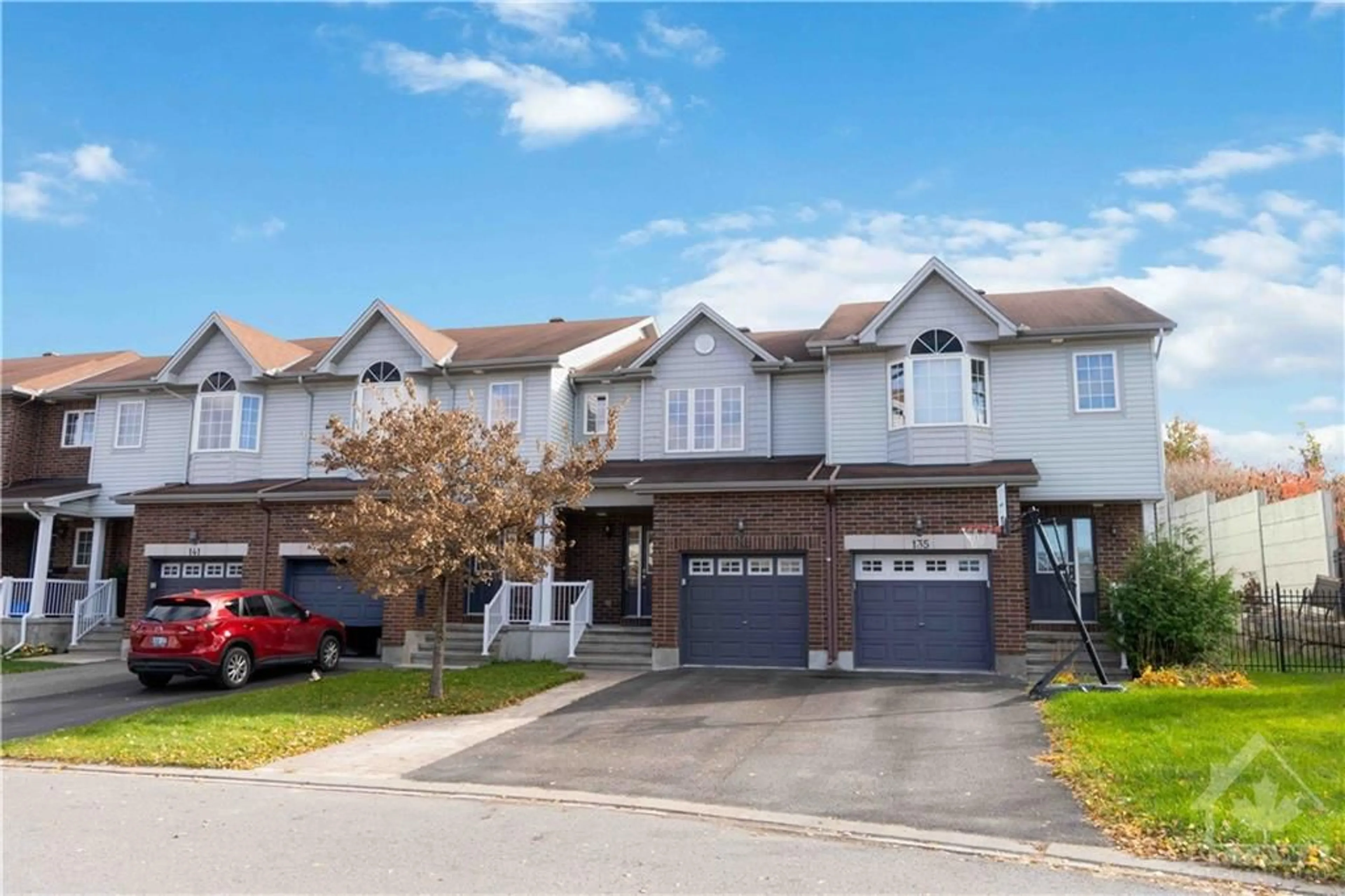 A pic from exterior of the house or condo, the street view for 137 CHALLENGE Cres, Ottawa Ontario K4A 0T9