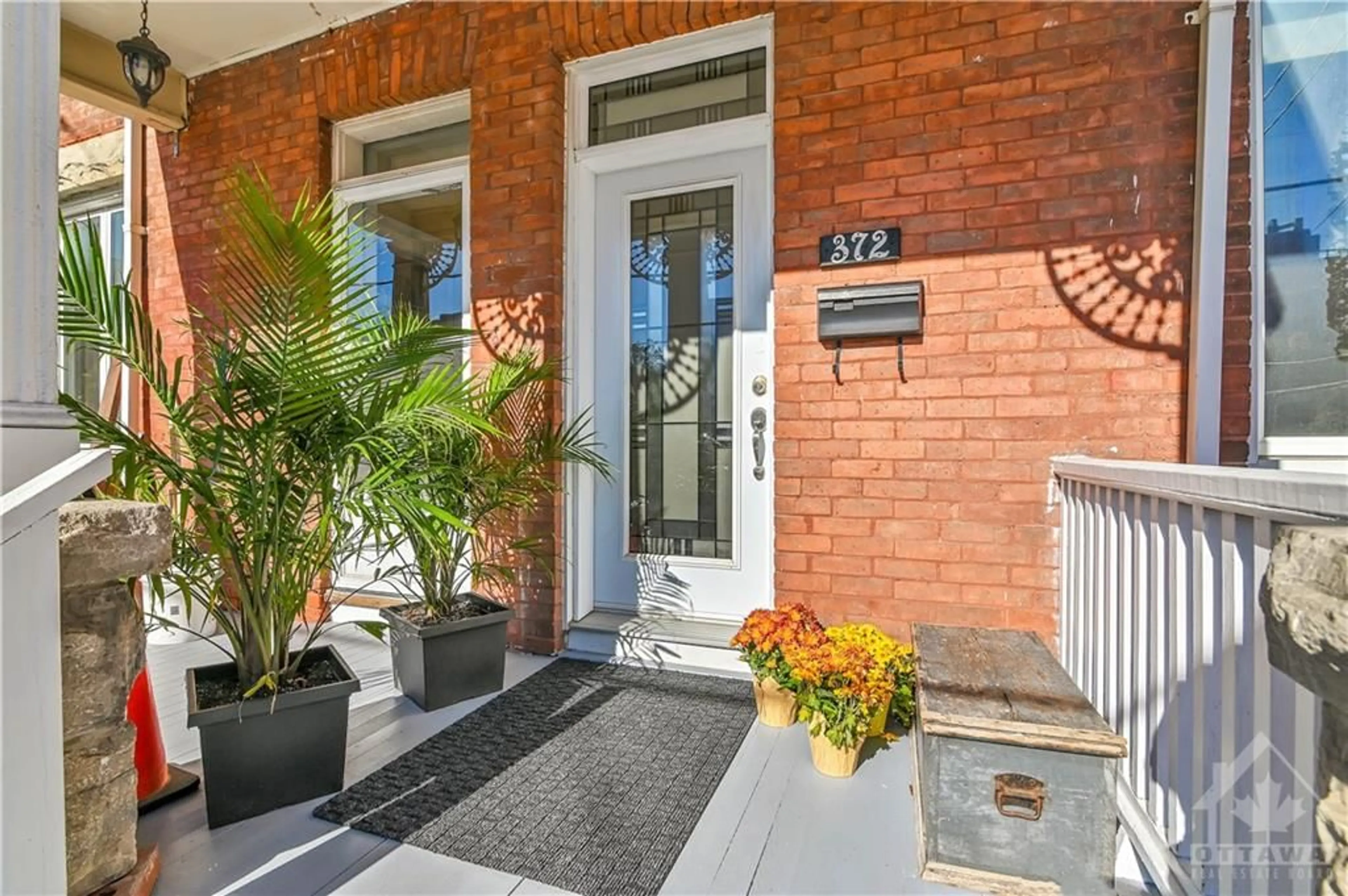 Indoor entryway, ceramic floors for 372 MACKAY St, Ottawa Ontario K1M 2C2