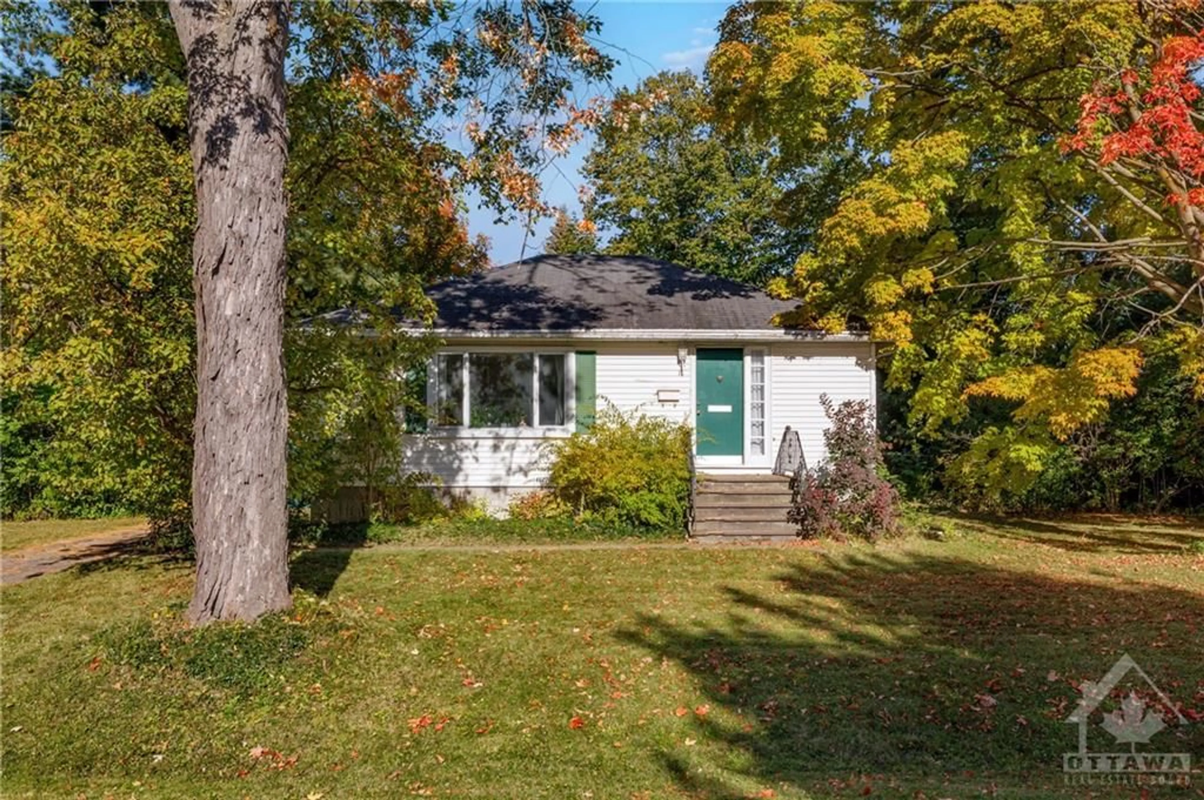 Frontside or backside of a home, cottage for 11 ST CLAIRE Ave, Ottawa Ontario K2G 1Z8