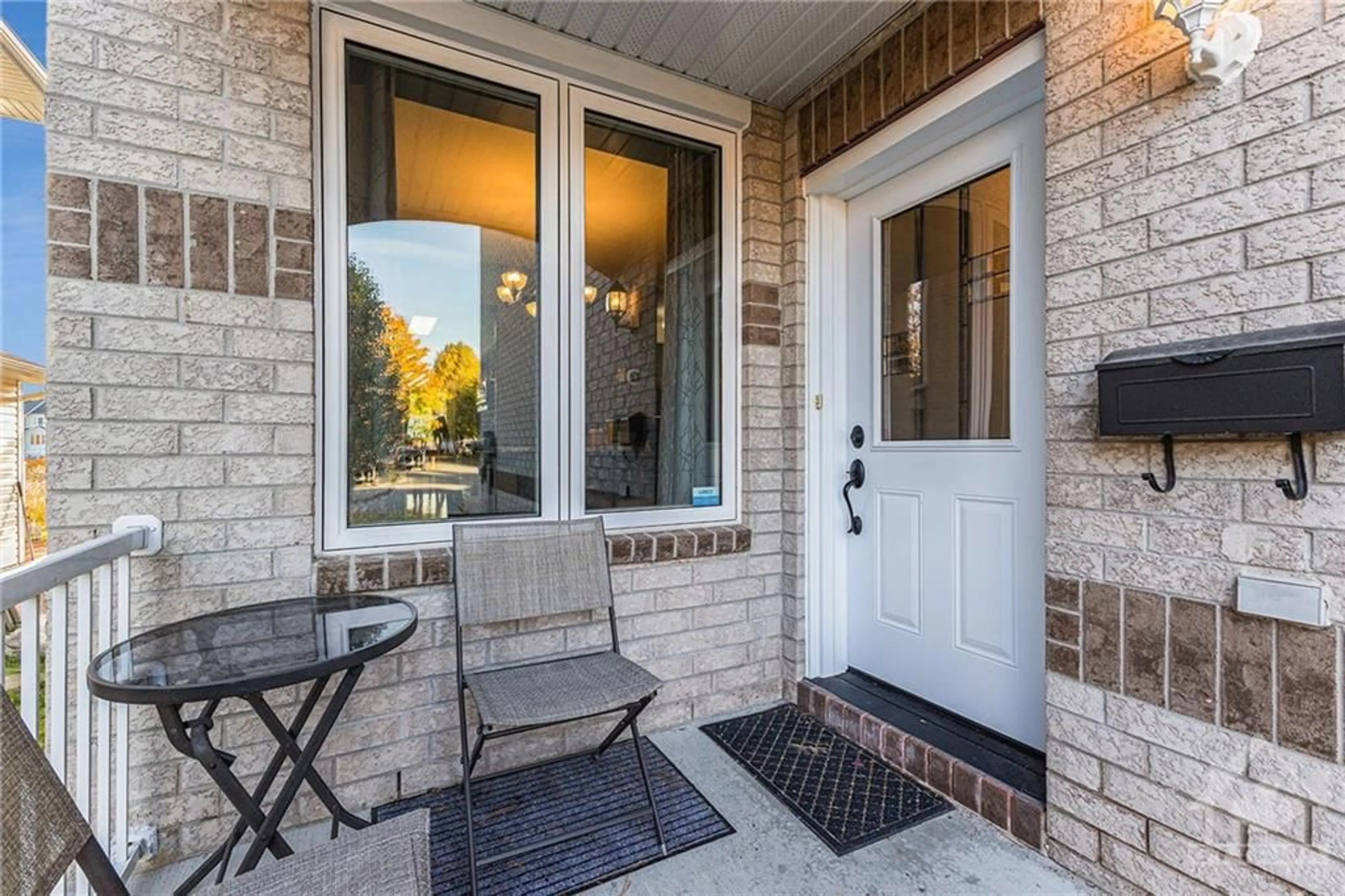 Indoor entryway, wood floors for 17 NEWCASTLE Ave, Kanata Ontario K2K 3B4