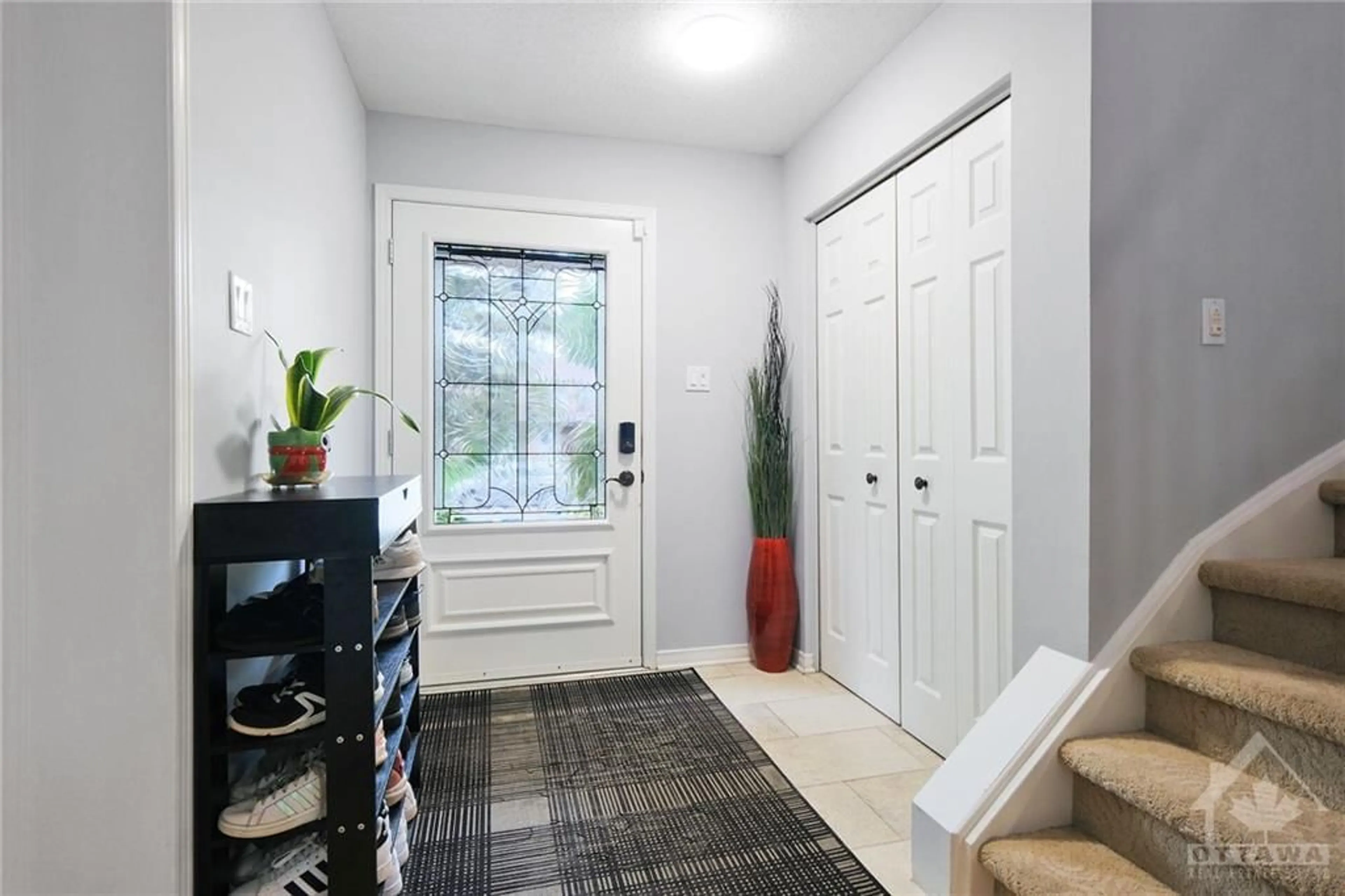 Indoor entryway, wood floors for 746 HAUTEVIEW Cres, Ottawa Ontario K4A 2B8