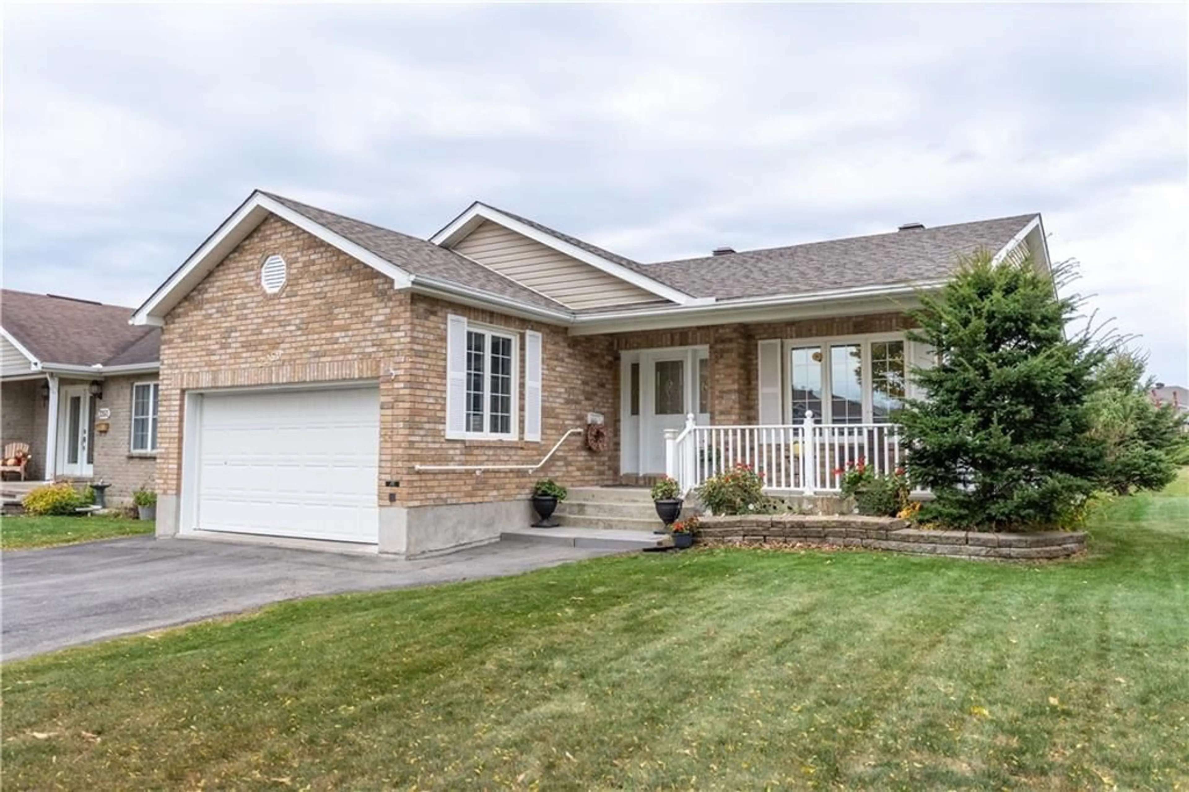 Frontside or backside of a home, cottage for 2250 GLEN BROOK Dr, Cornwall Ontario K6H 7N2