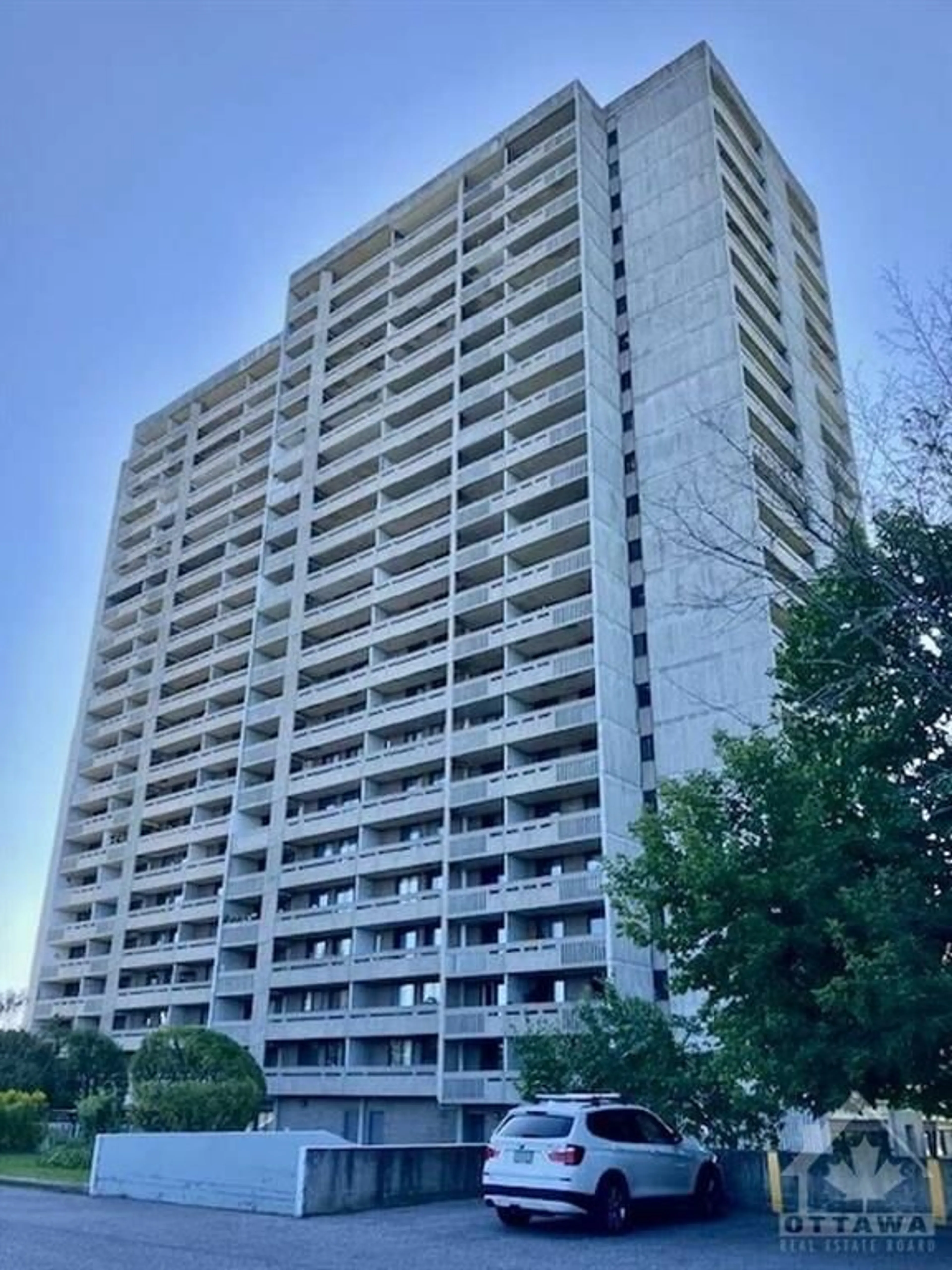 A pic from exterior of the house or condo, the front or back of building for 415 GREENVIEW Ave #904, Ottawa Ontario K2B 8G5