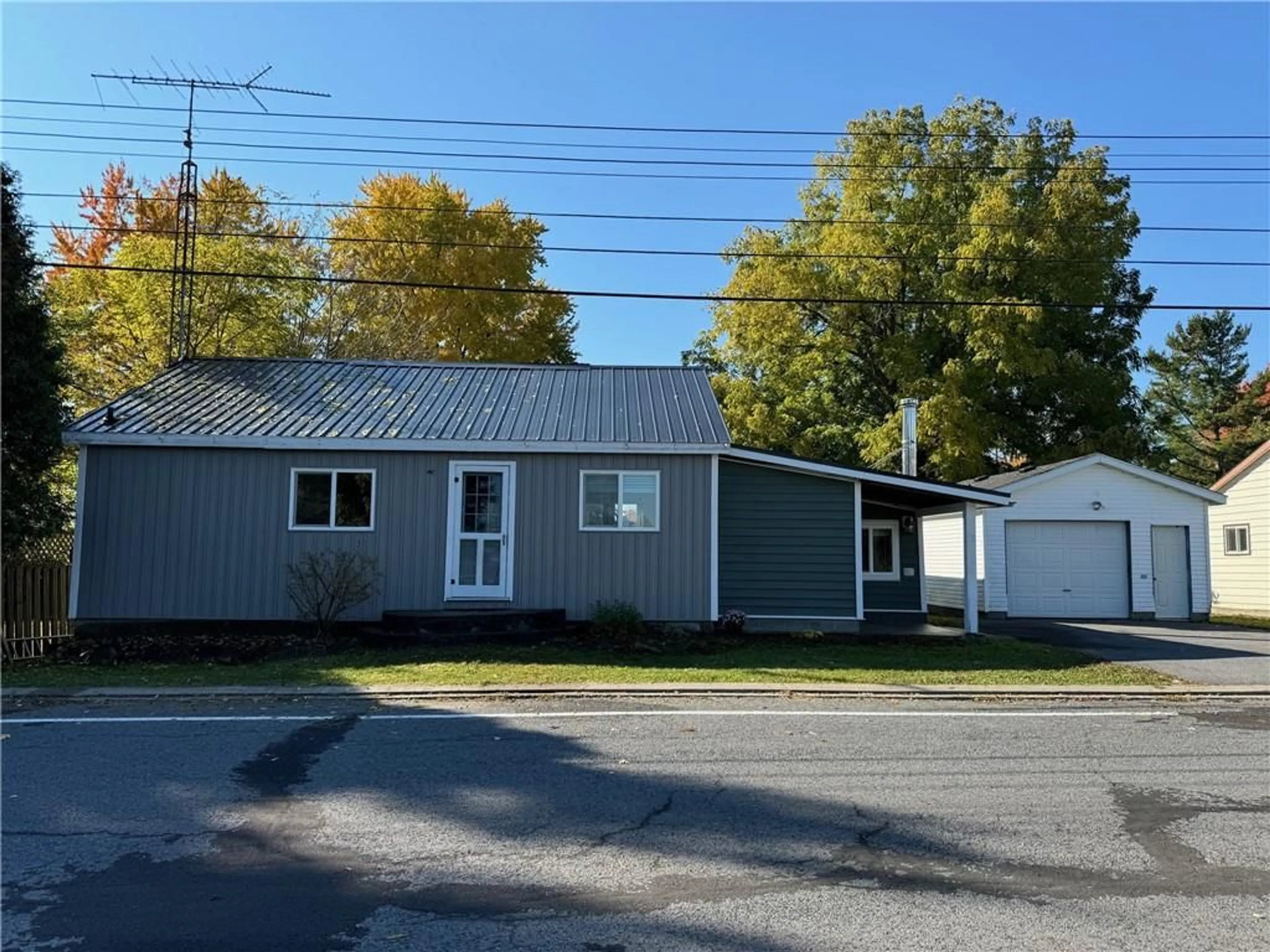 A pic from exterior of the house or condo, the front or back of building for 52 ST LAWRENCE St, Morrisburg Ontario K0C 1X0