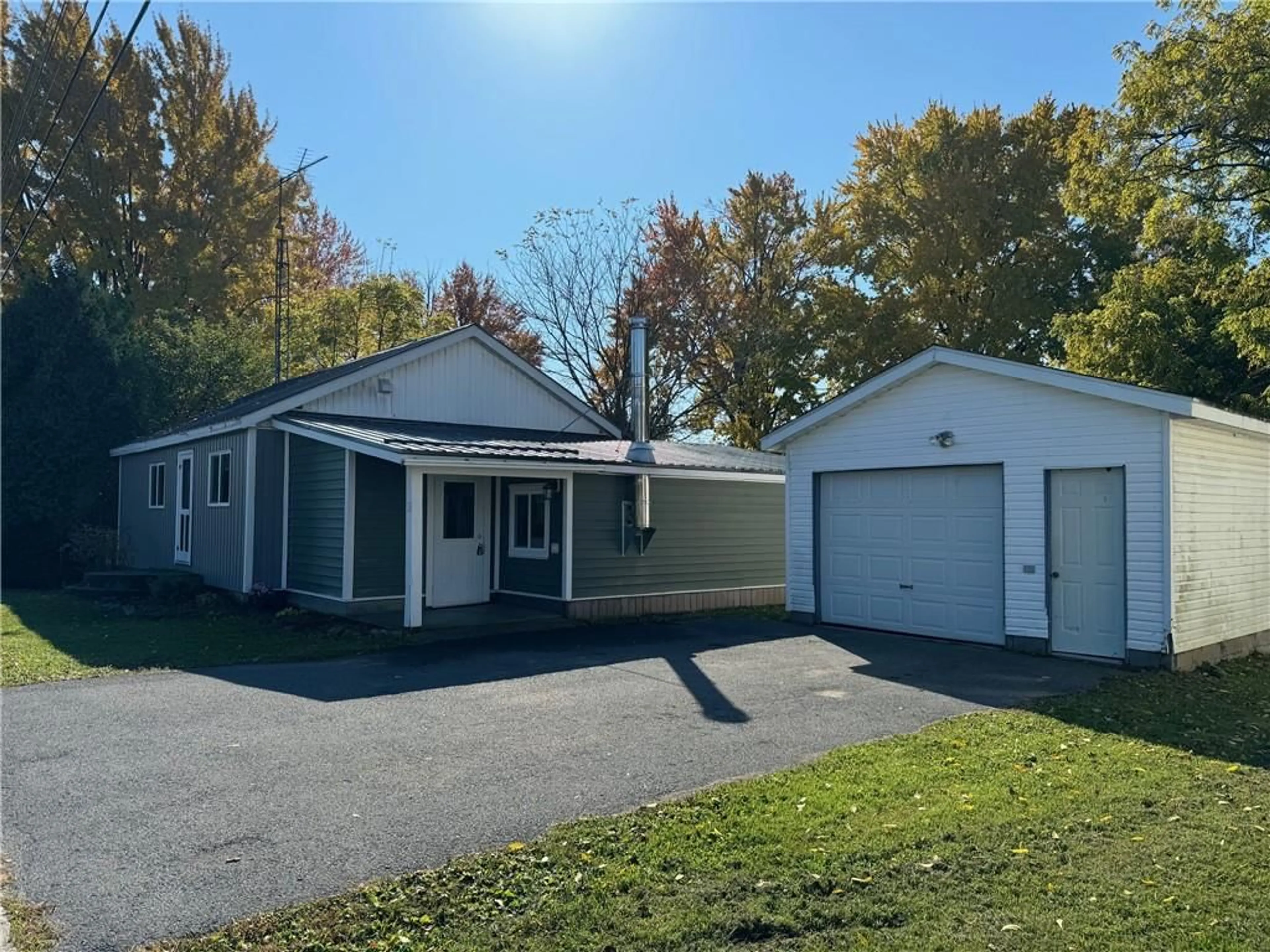 Indoor garage, unknown floor for 52 ST LAWRENCE St, Morrisburg Ontario K0C 1X0